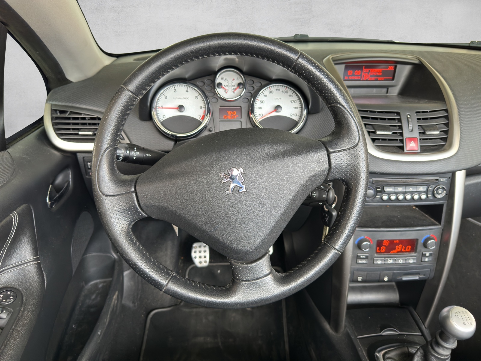 PEUGEOT 207 CC 1.6 16V Turbo Swiss Edition-image-13