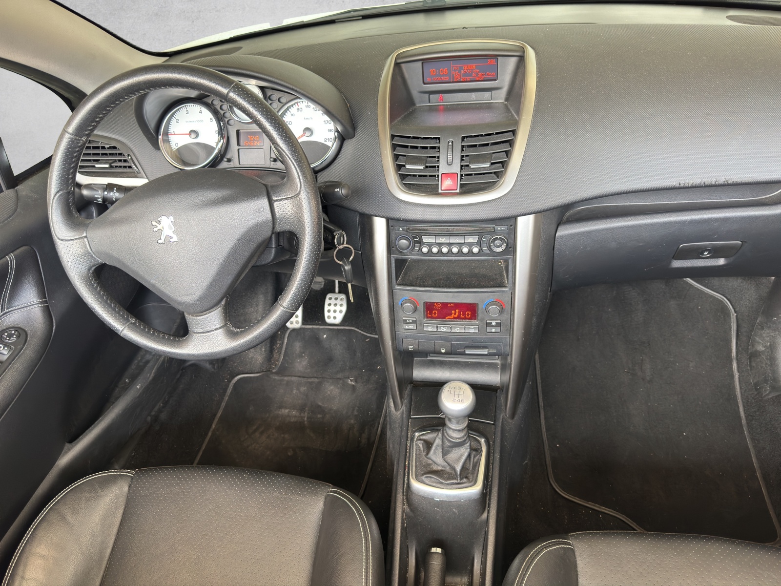 PEUGEOT 207 CC 1.6 16V Turbo Swiss Edition-image-8