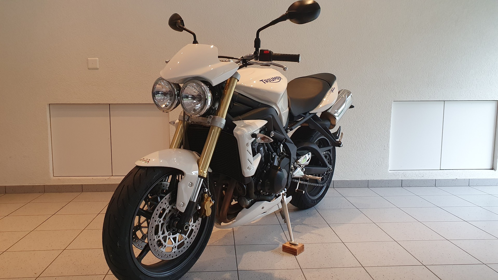TRIUMPH Street Triple 675-image-2