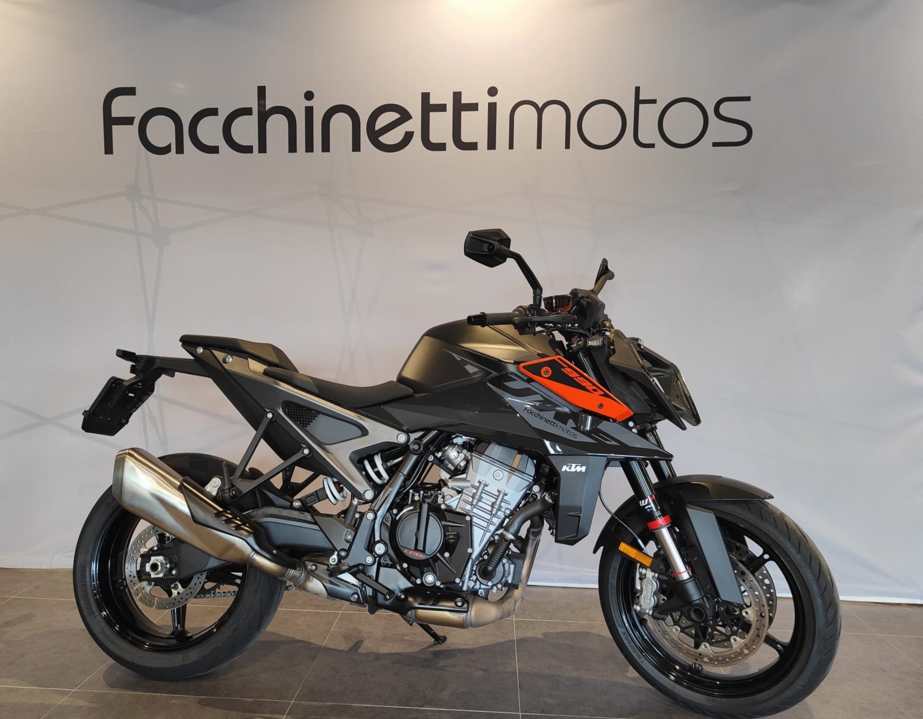 KTM 990 Duke-image-1