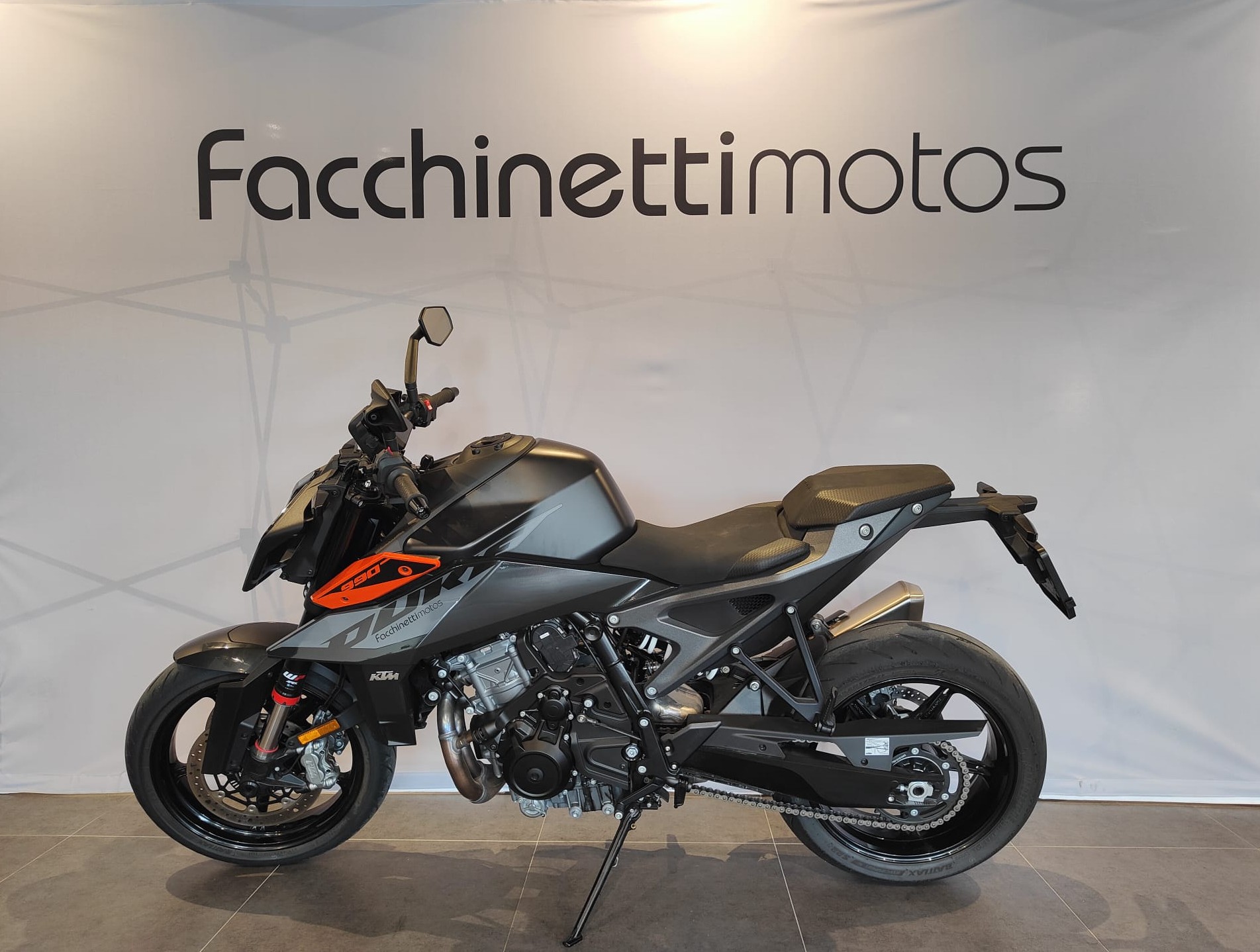 KTM 990 Duke-image-2