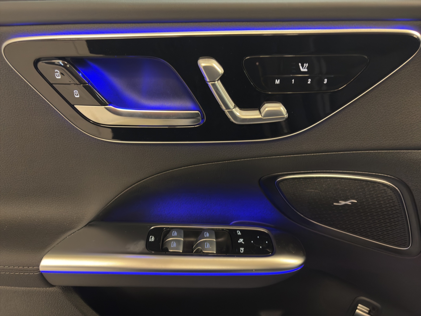 MERCEDES-BENZ C 300 4M Berline-image-12