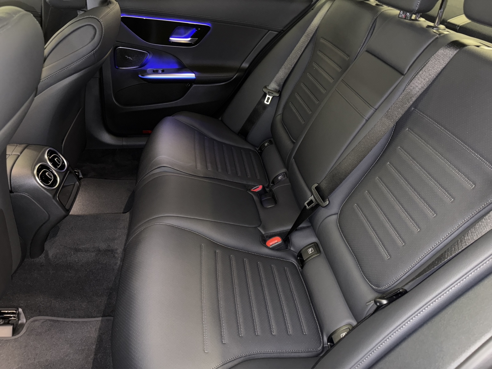 MERCEDES-BENZ C 300 4M Berline-image-10