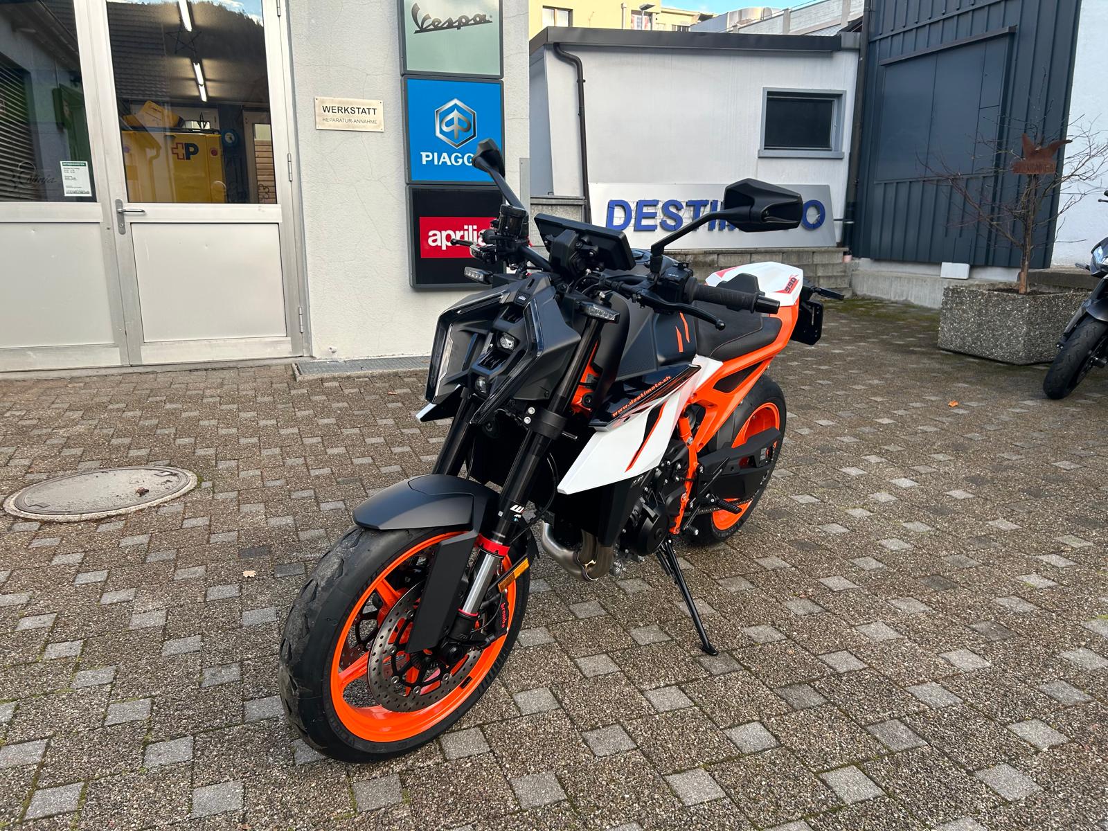 KTM 990 Duke R-image-4