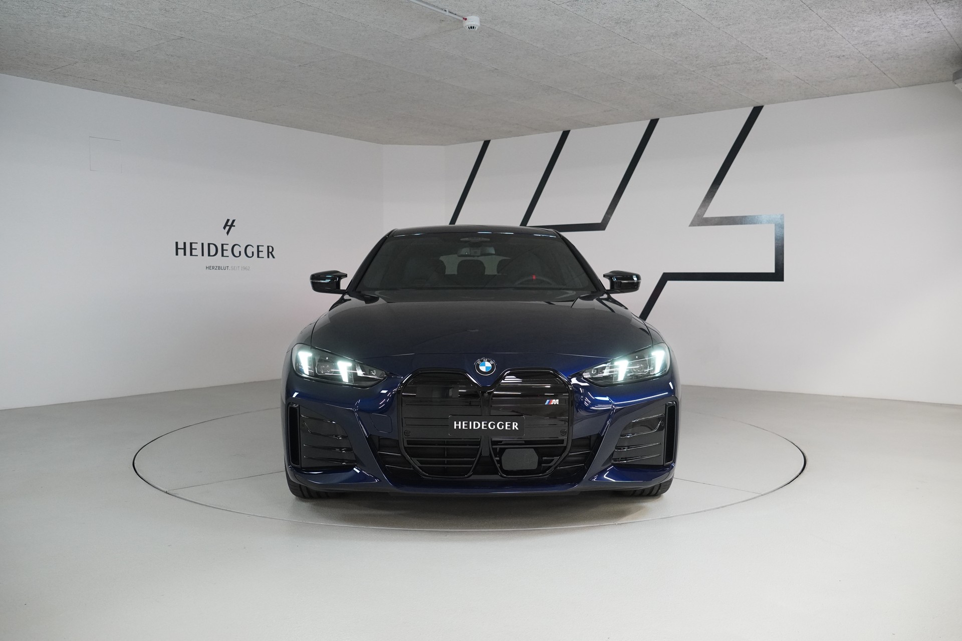 BMW i4 M60 M Sport Pro-showroom-element-1