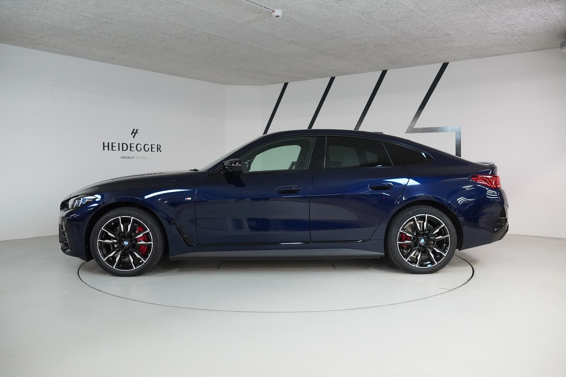BMW i4 M60 M Sport Pro-showroom-element-3
