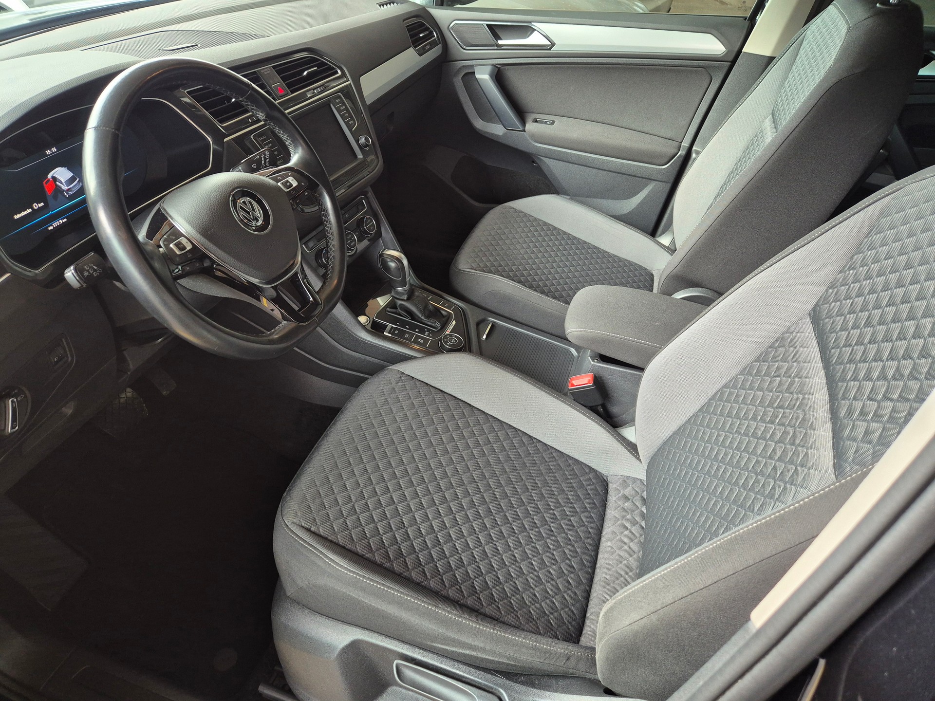 VW Tiguan 1.4TSI Comfortline 4Motion DSG-image-5