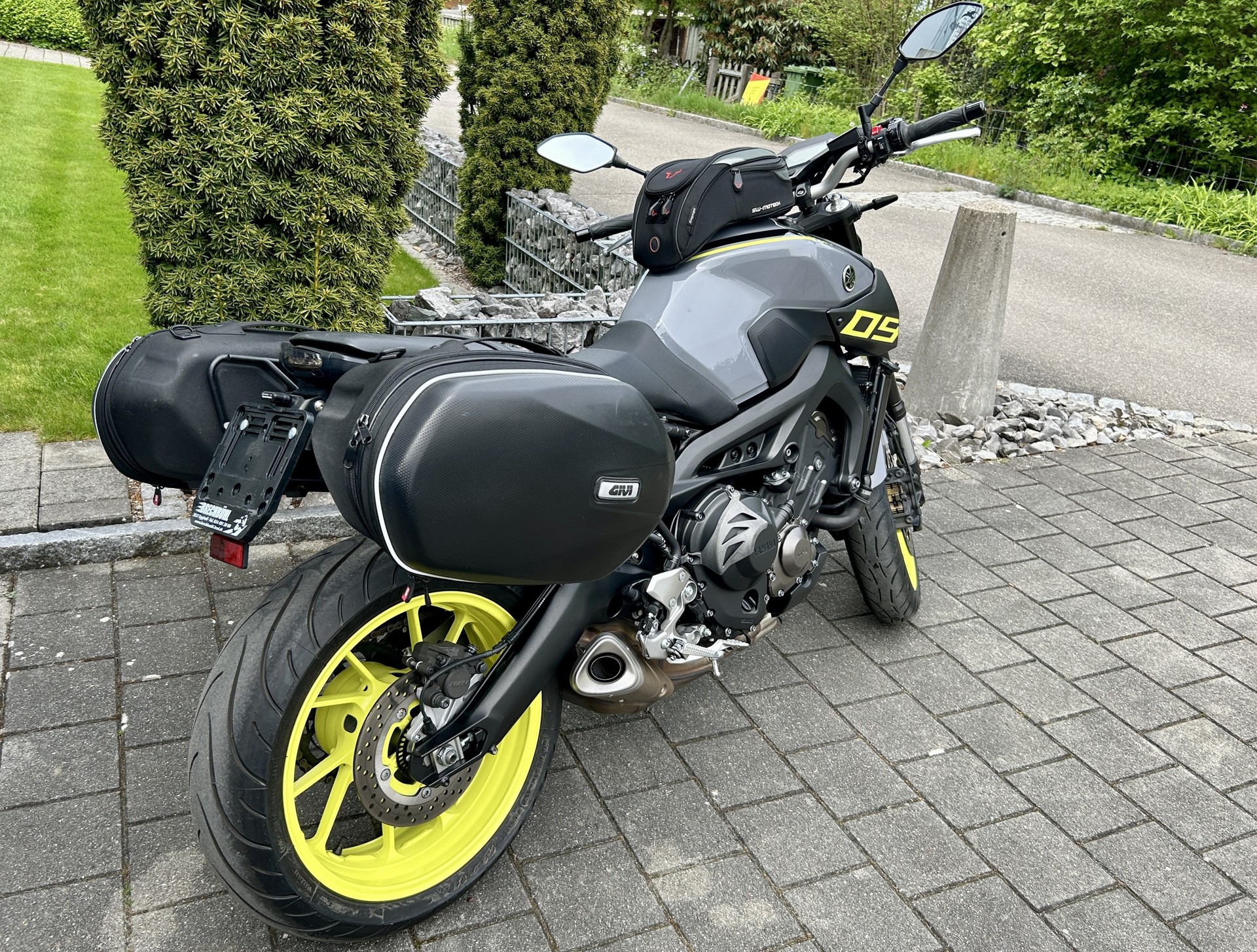 YAMAHA MT-09 ABS-image-1