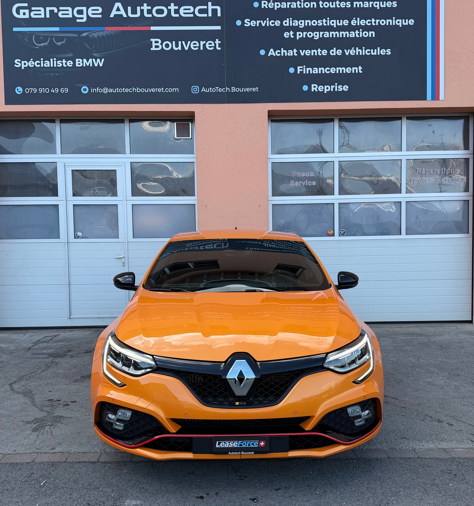 RENAULT Mégane Trophy 300 EDC-image-4