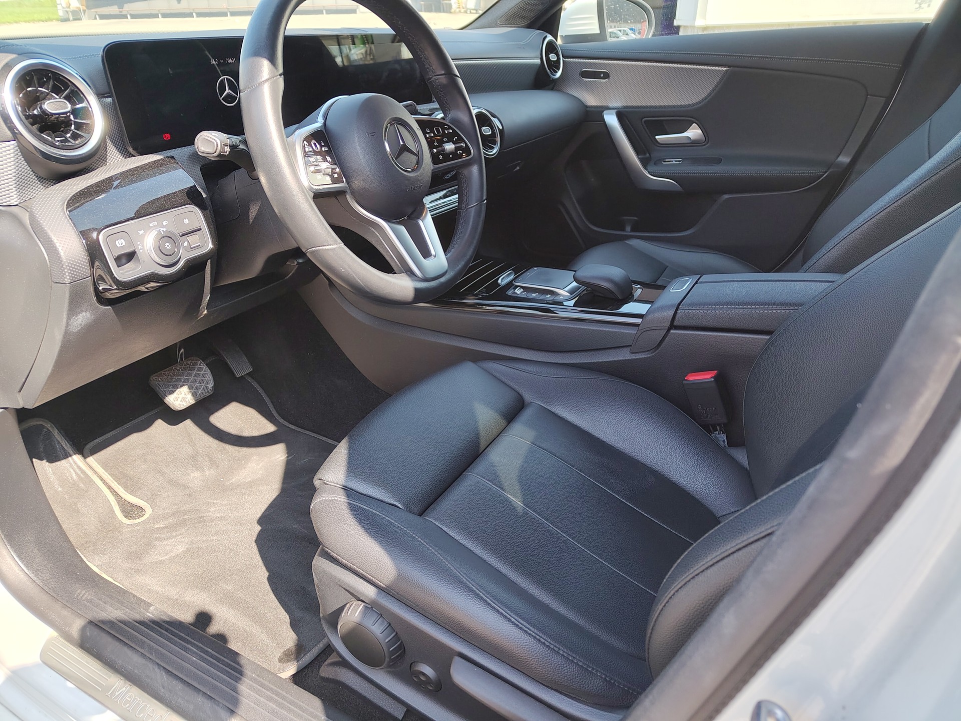MERCEDES-BENZ CLA Shooting Brake 180 7G-DCT Progressive-image-4