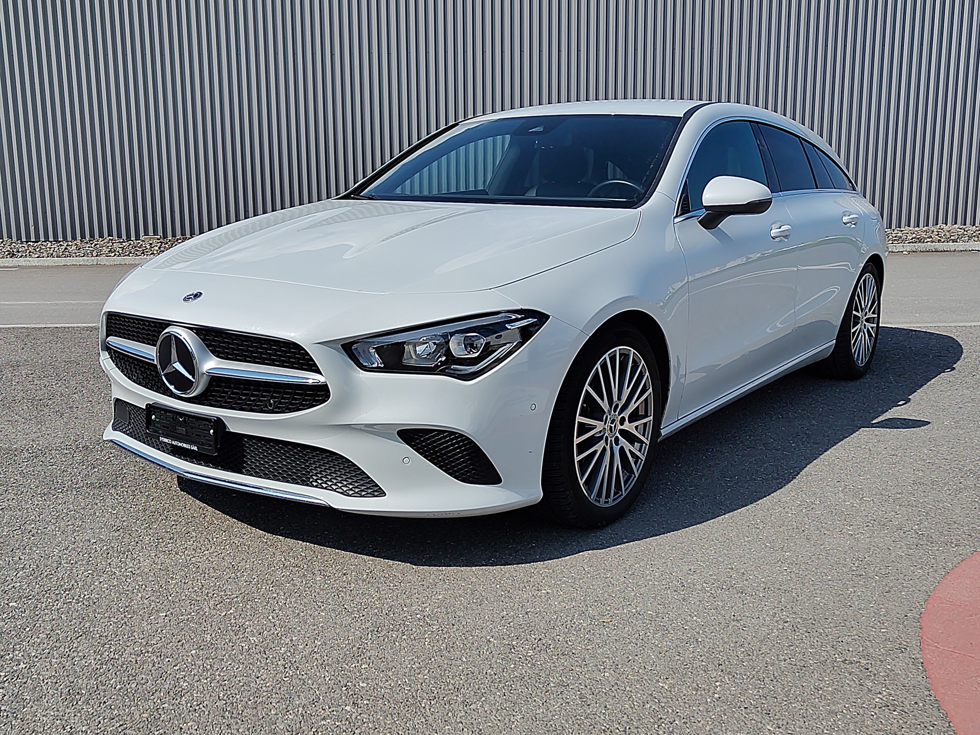 MERCEDES-BENZ CLA Shooting Brake 180 7G-DCT Progressive-showroom-element-1