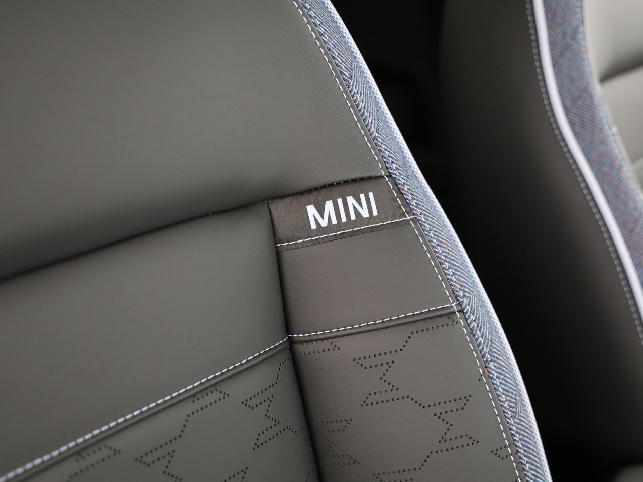 MINI Cooper E-image-12