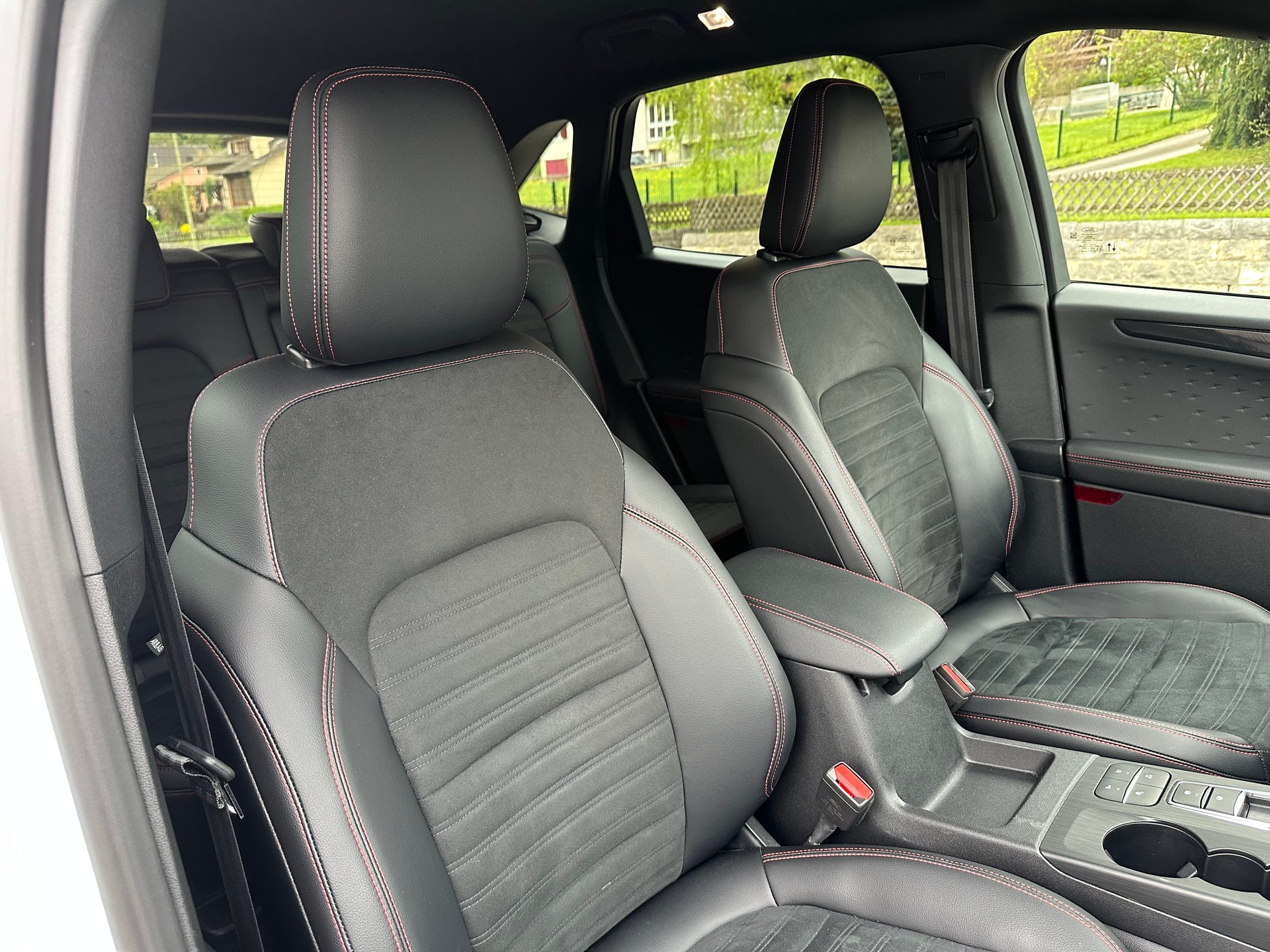 FORD Kuga 2.0 TDCi EcoBlue ST-Line X 4WD-image-15