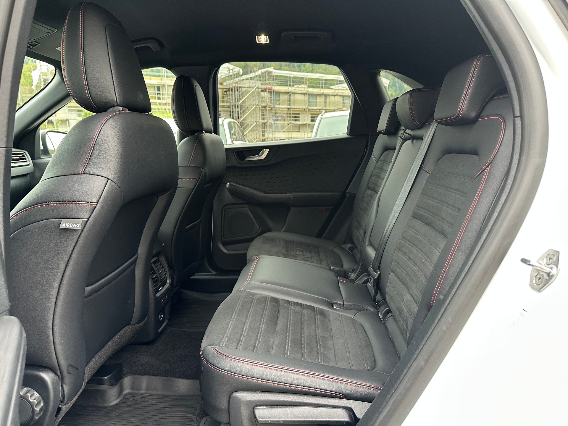 FORD Kuga 2.0 TDCi EcoBlue ST-Line X 4WD-image-16