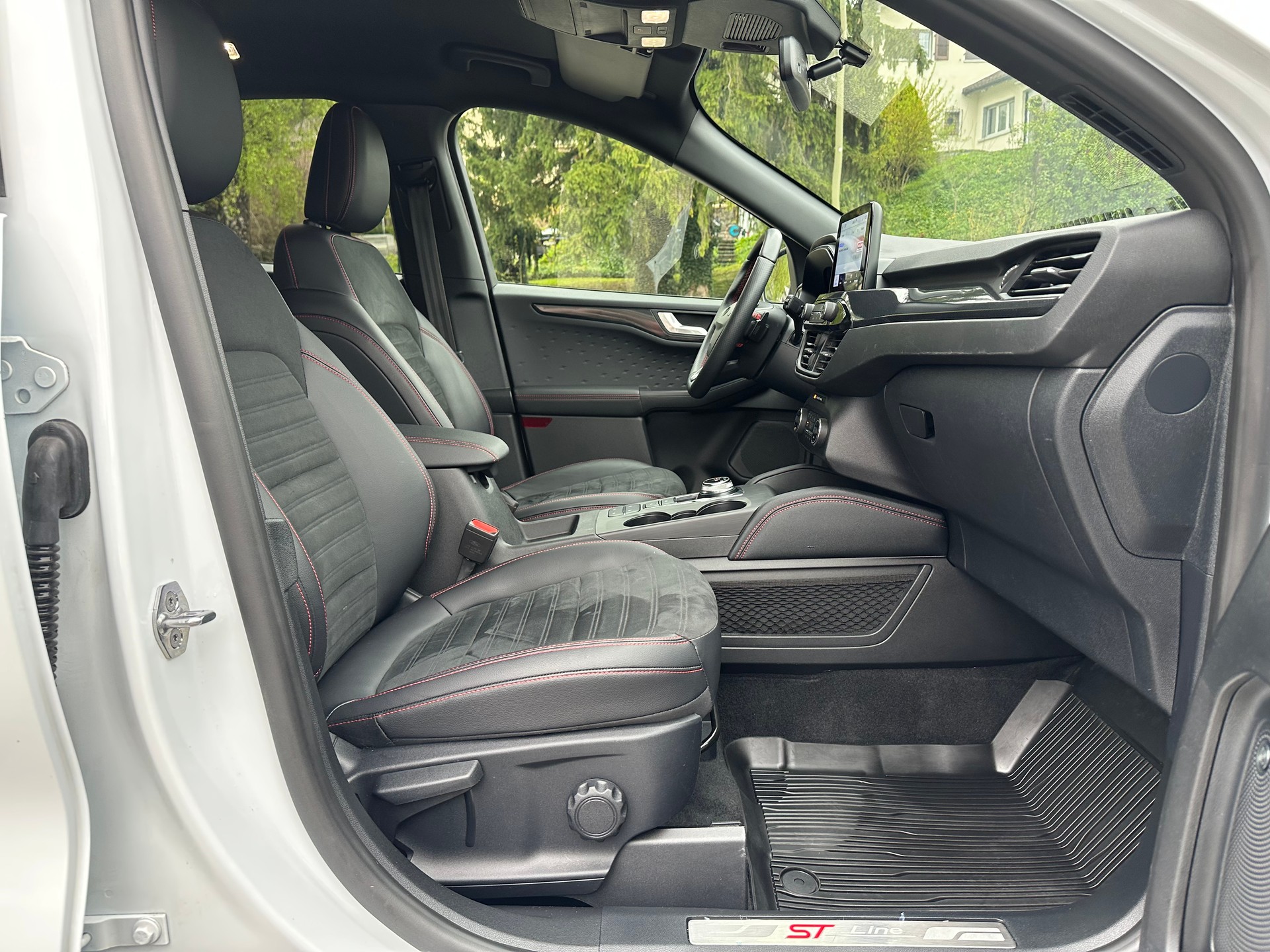 FORD Kuga 2.0 TDCi EcoBlue ST-Line X 4WD-image-11