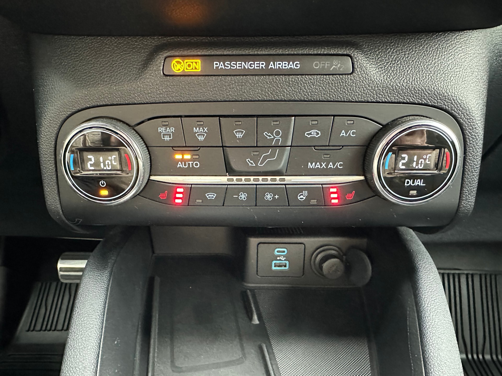 FORD Kuga 2.0 TDCi EcoBlue ST-Line X 4WD-image-21