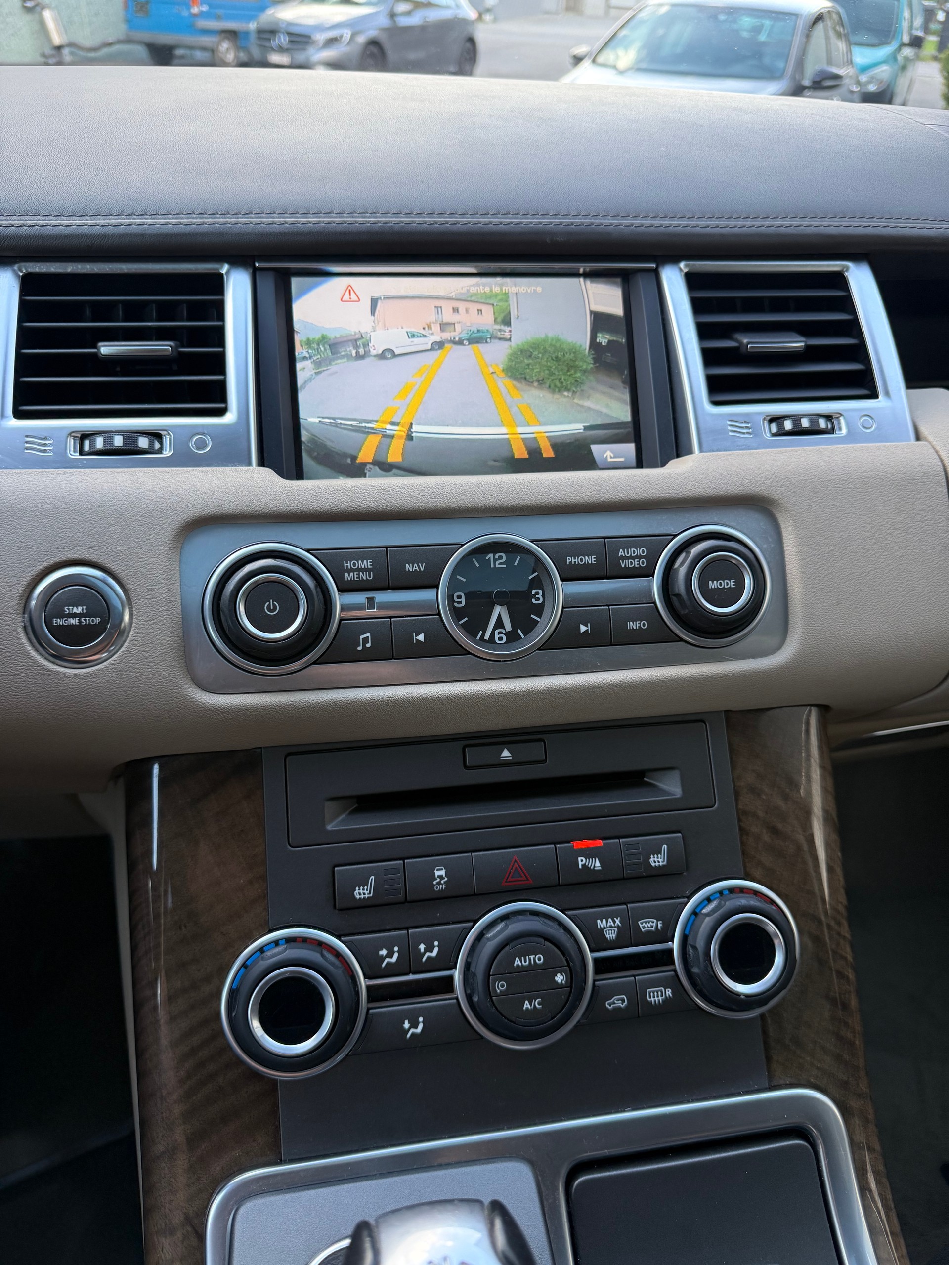 LAND ROVER Range Rover Sport 3.0 TDV6 HSE Automatic-image-12