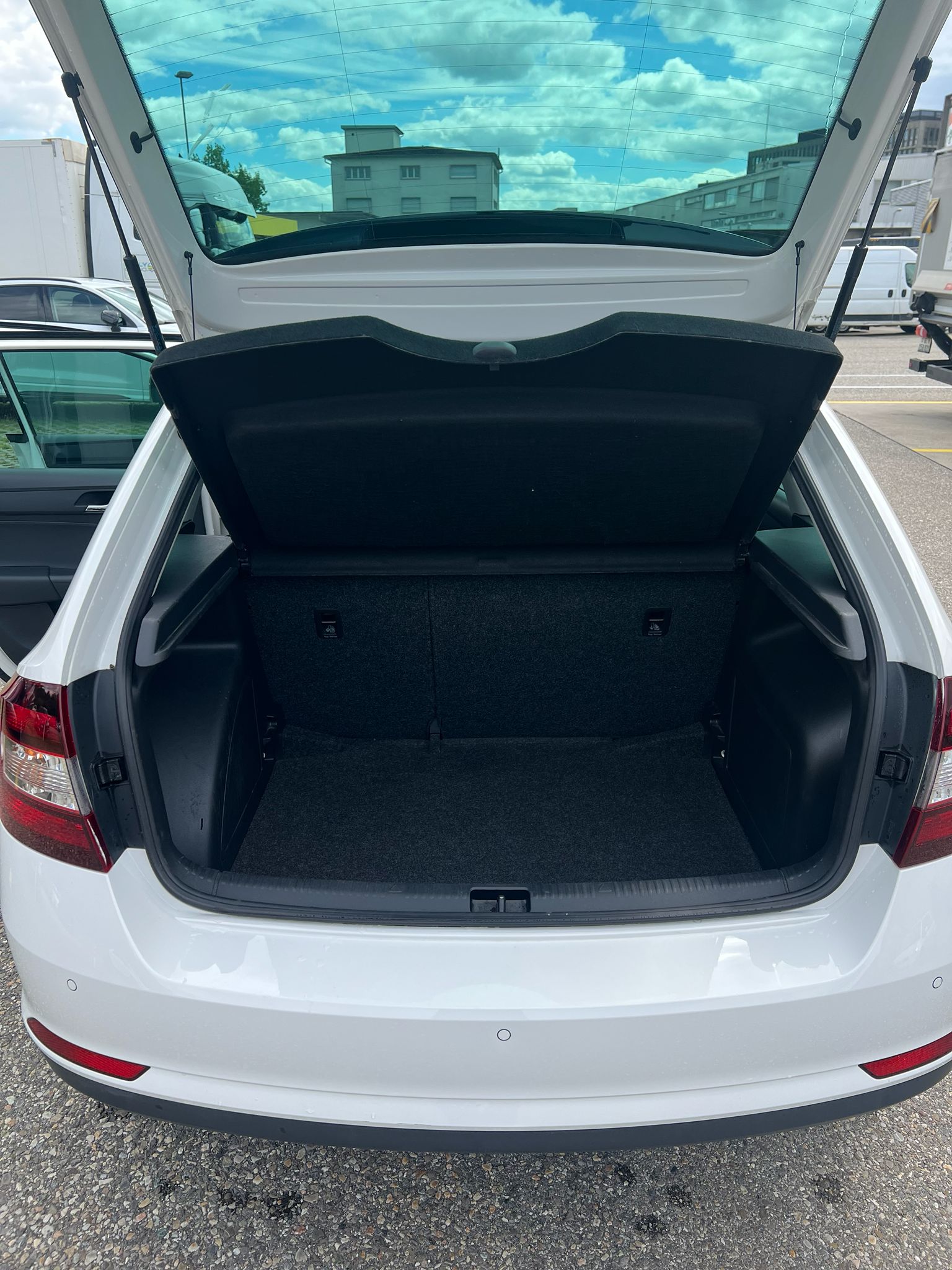 SKODA 1.4 TSI Ambition DSG-image-10