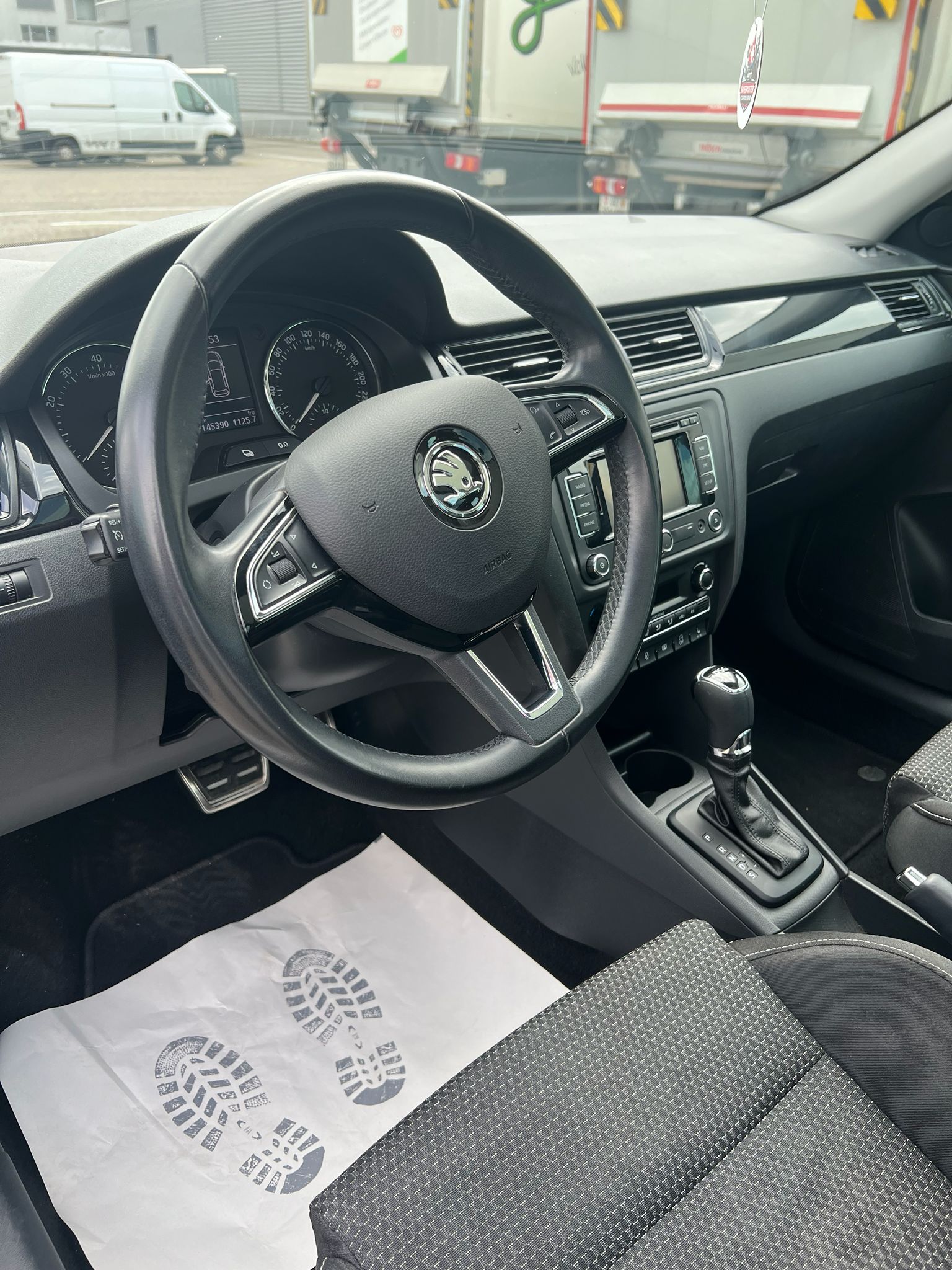 SKODA 1.4 TSI Ambition DSG-image-5