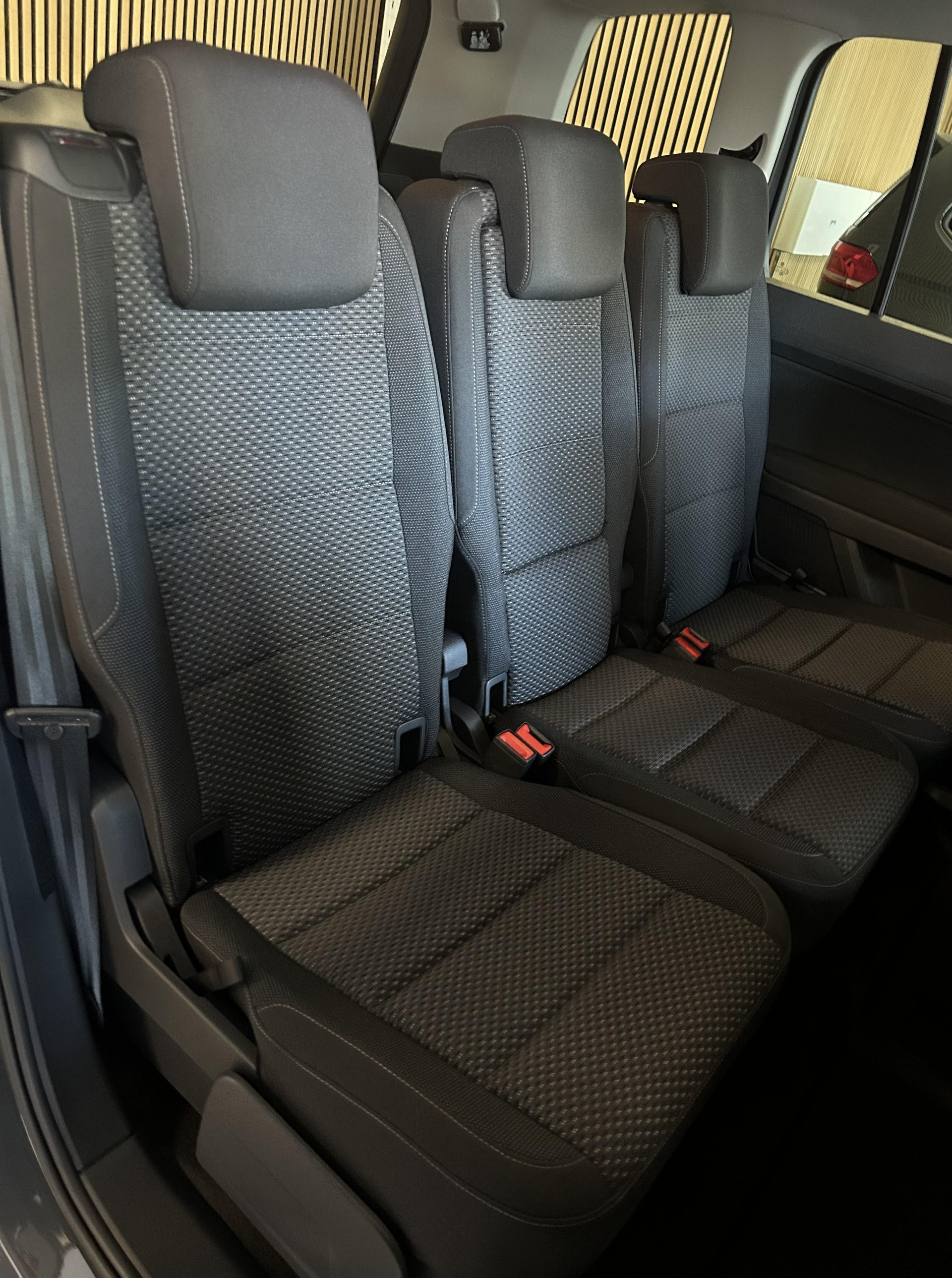 VW Touran 1.5 TSI Comfortline DSG 7 Place/7Platz-image-19