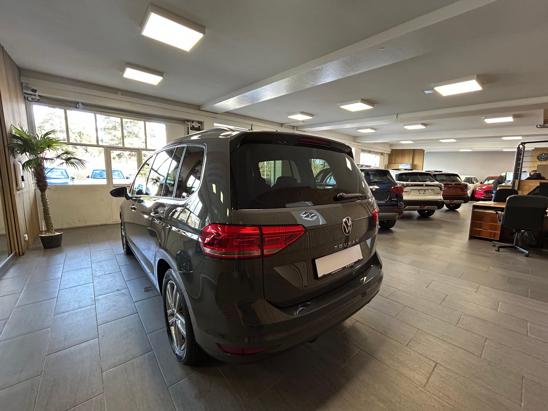 VW Touran 1.5 TSI Comfortline DSG 7 Place/7Platz-image-5