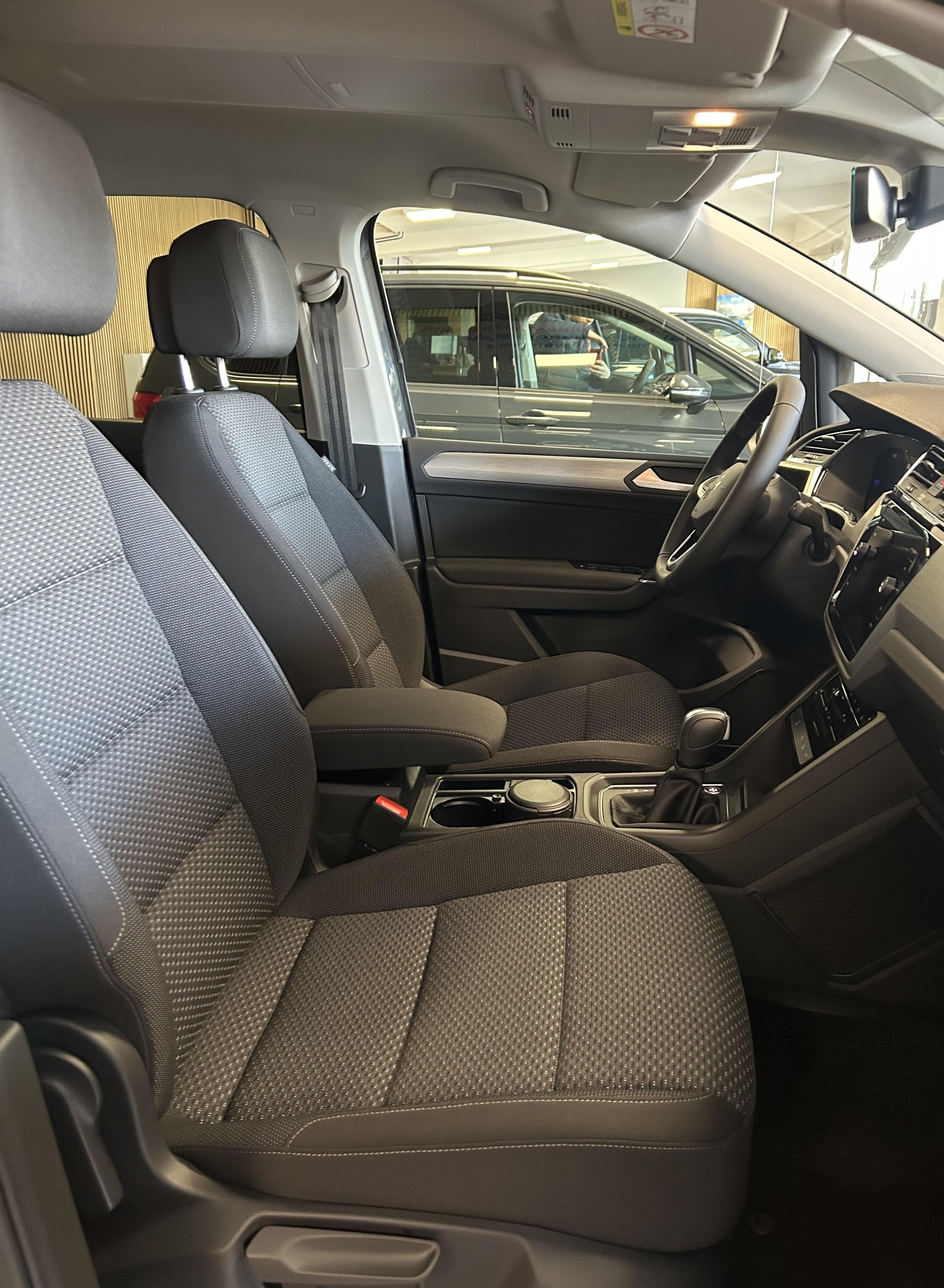 VW Touran 1.5 TSI Comfortline DSG 7 Place/7Platz-image-16