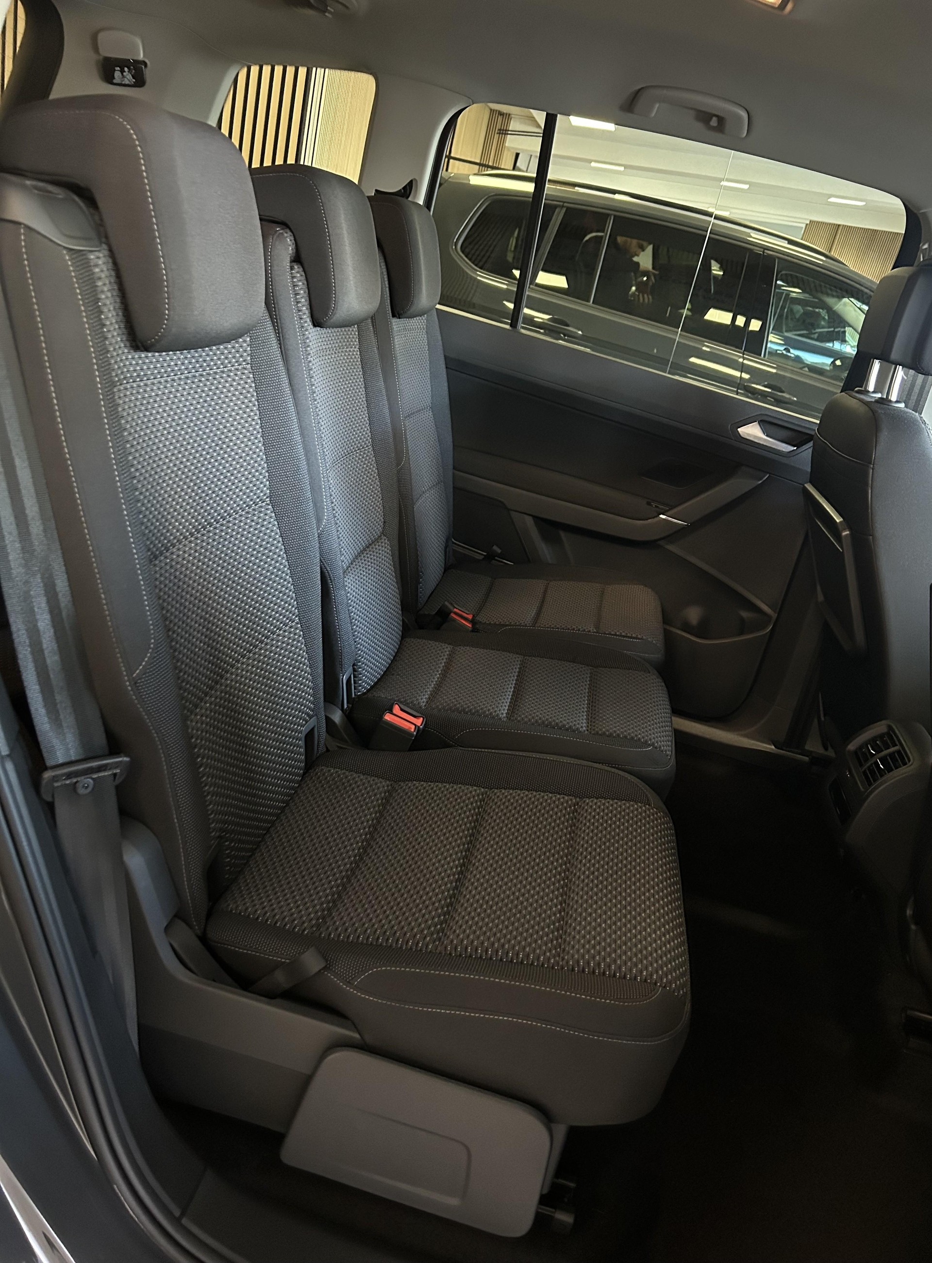 VW Touran 1.5 TSI Comfortline DSG 7 Place/7Platz-image-18