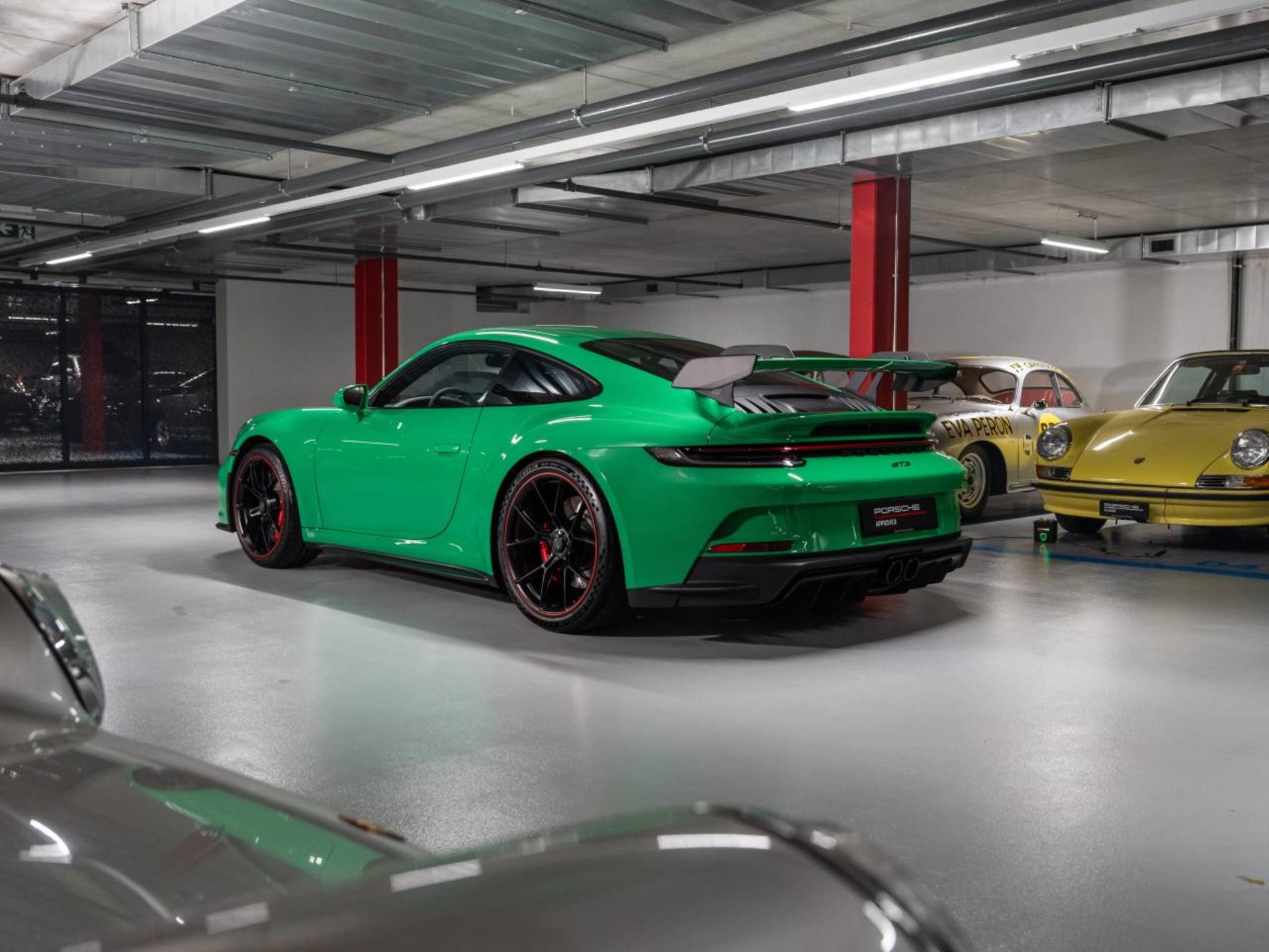 PORSCHE 911 GT3 (MY23)-showroom-element-2
