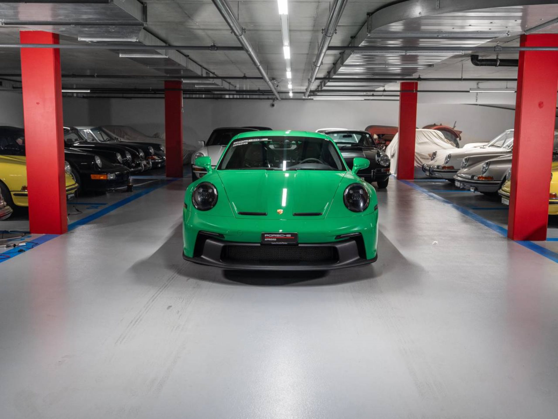PORSCHE 911 GT3 (MY23)-showroom-element-1