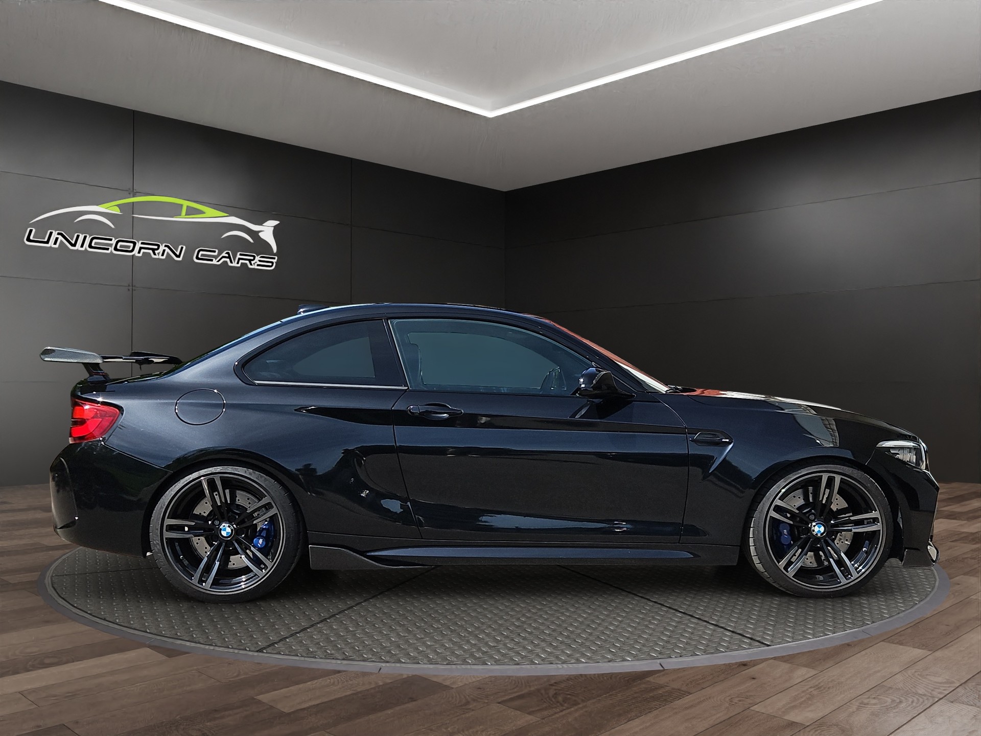 BMW M2 Competition Drivelogic-showroom-element-1