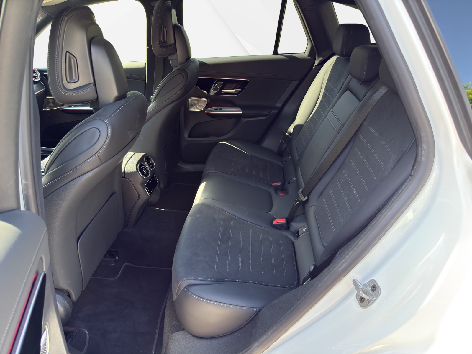 MERCEDES-BENZ GLC 200 AMG Line 4matic-image-13