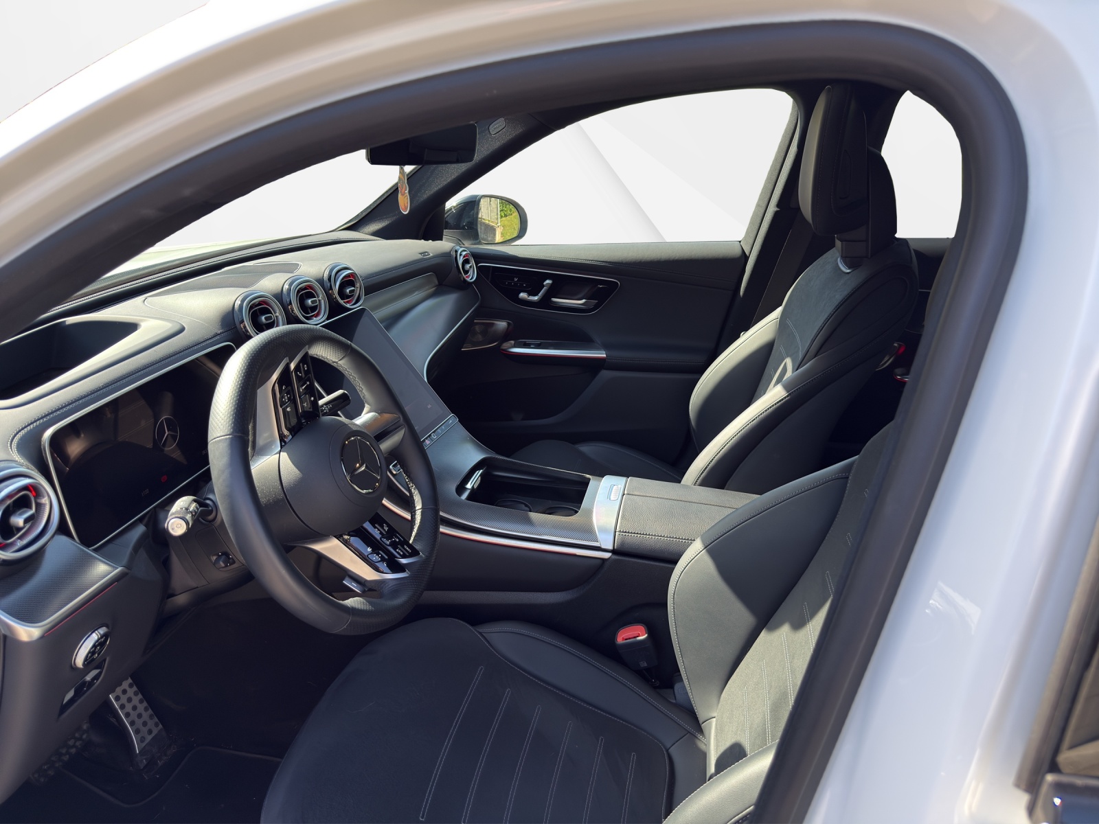MERCEDES-BENZ GLC 200 AMG Line 4matic-image-9