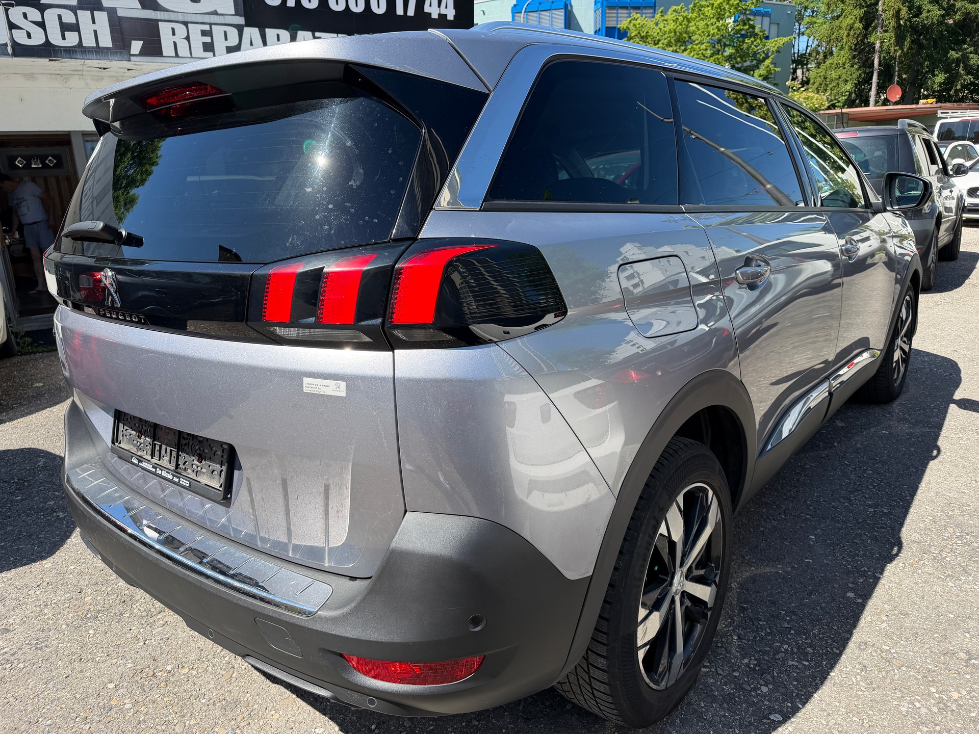 PEUGEOT 5008 1.2 Pure Tech Allure EAT-image-5