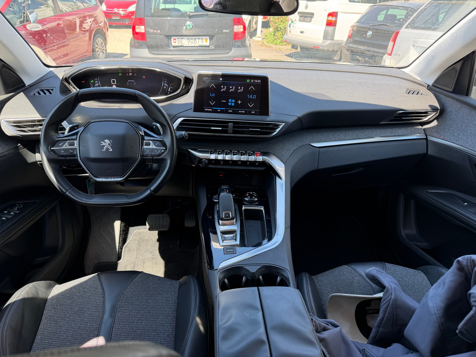 PEUGEOT 5008 1.2 Pure Tech Allure EAT-image-8
