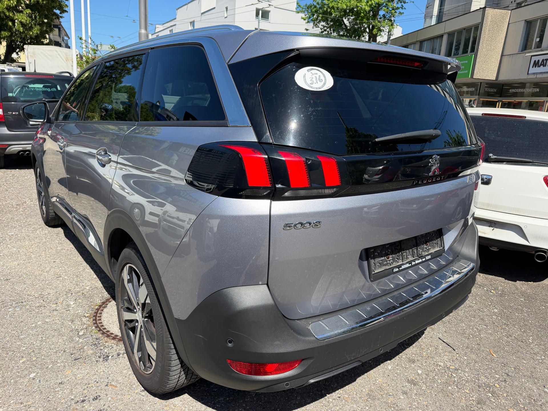 PEUGEOT 5008 1.2 Pure Tech Allure EAT-image-1