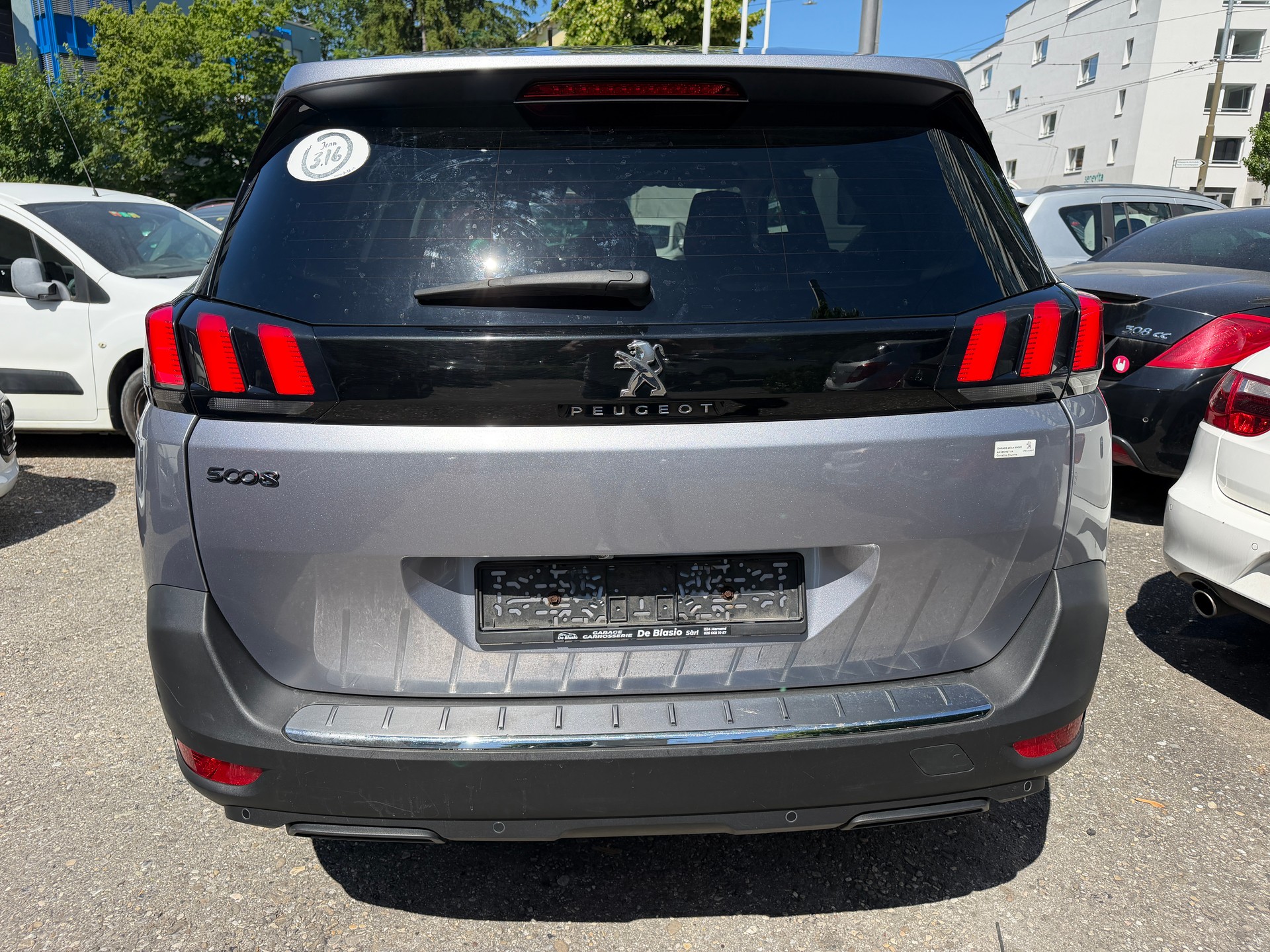 PEUGEOT 5008 1.2 Pure Tech Allure EAT-image-2