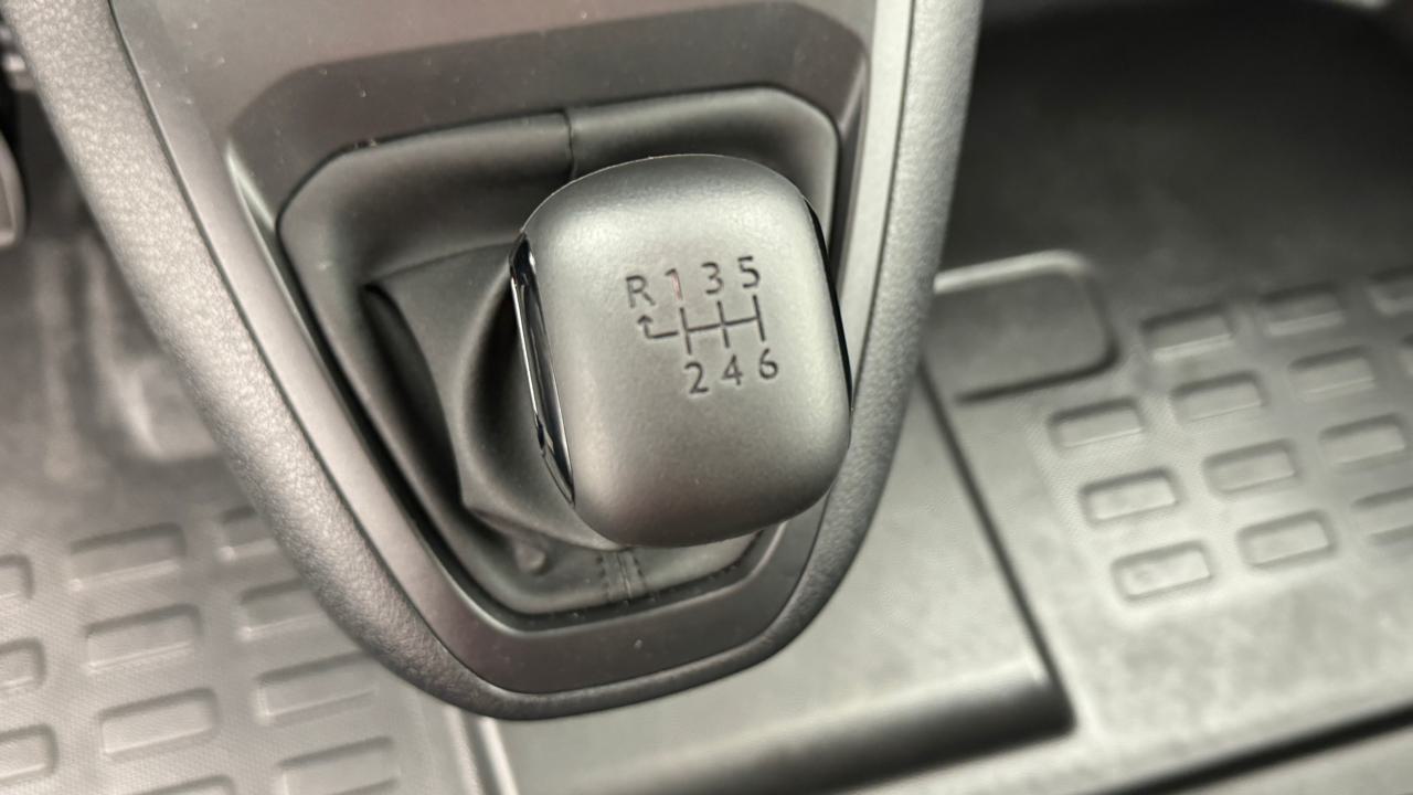 OPEL Vivaro Cargo 2.0 D s/s DK M-image-10