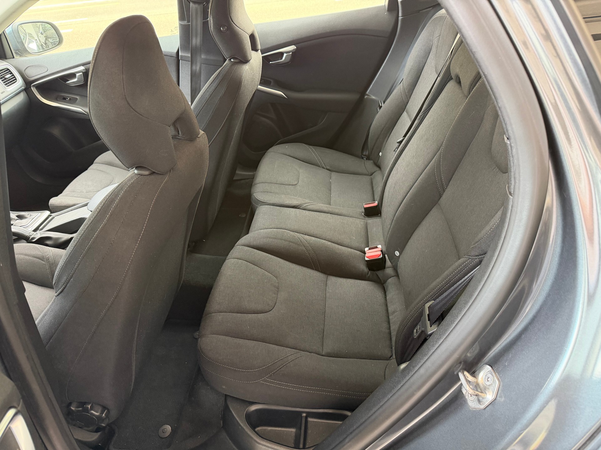 VOLVO V40 D3 Momentum Geartronic-image-9