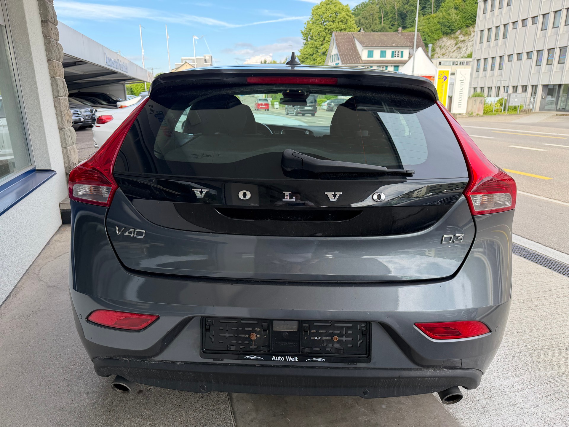 VOLVO V40 D3 Momentum Geartronic-image-5