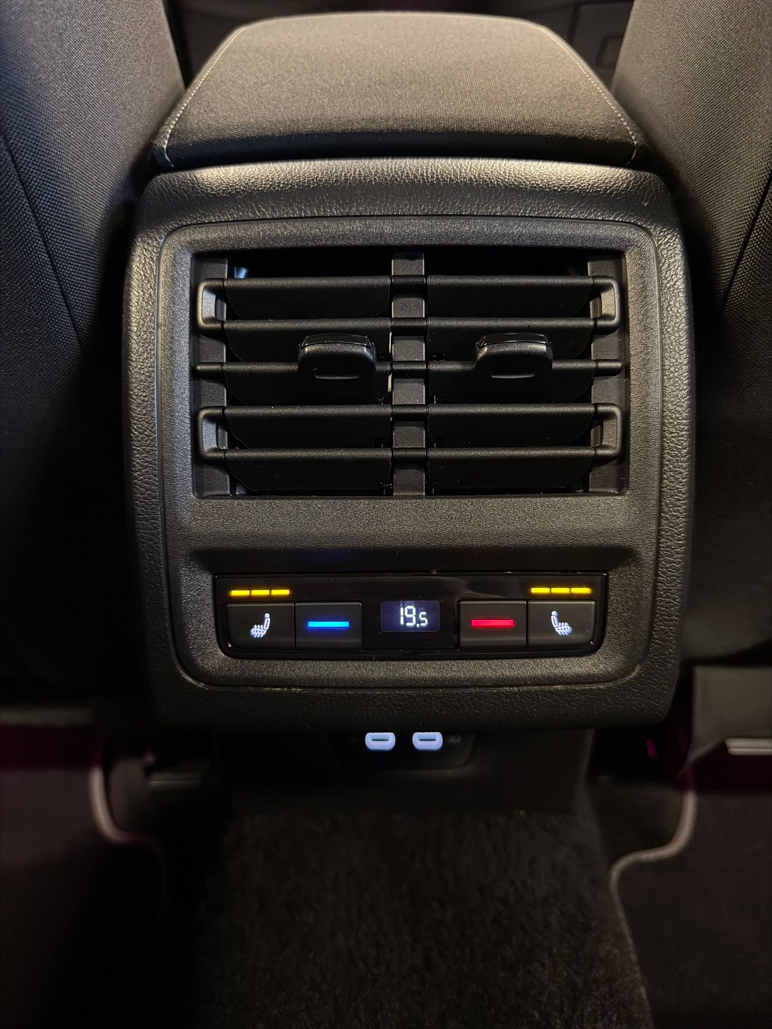 VW Golf 1.5 eTSI mHEV ACT First Edition DSG-image-14
