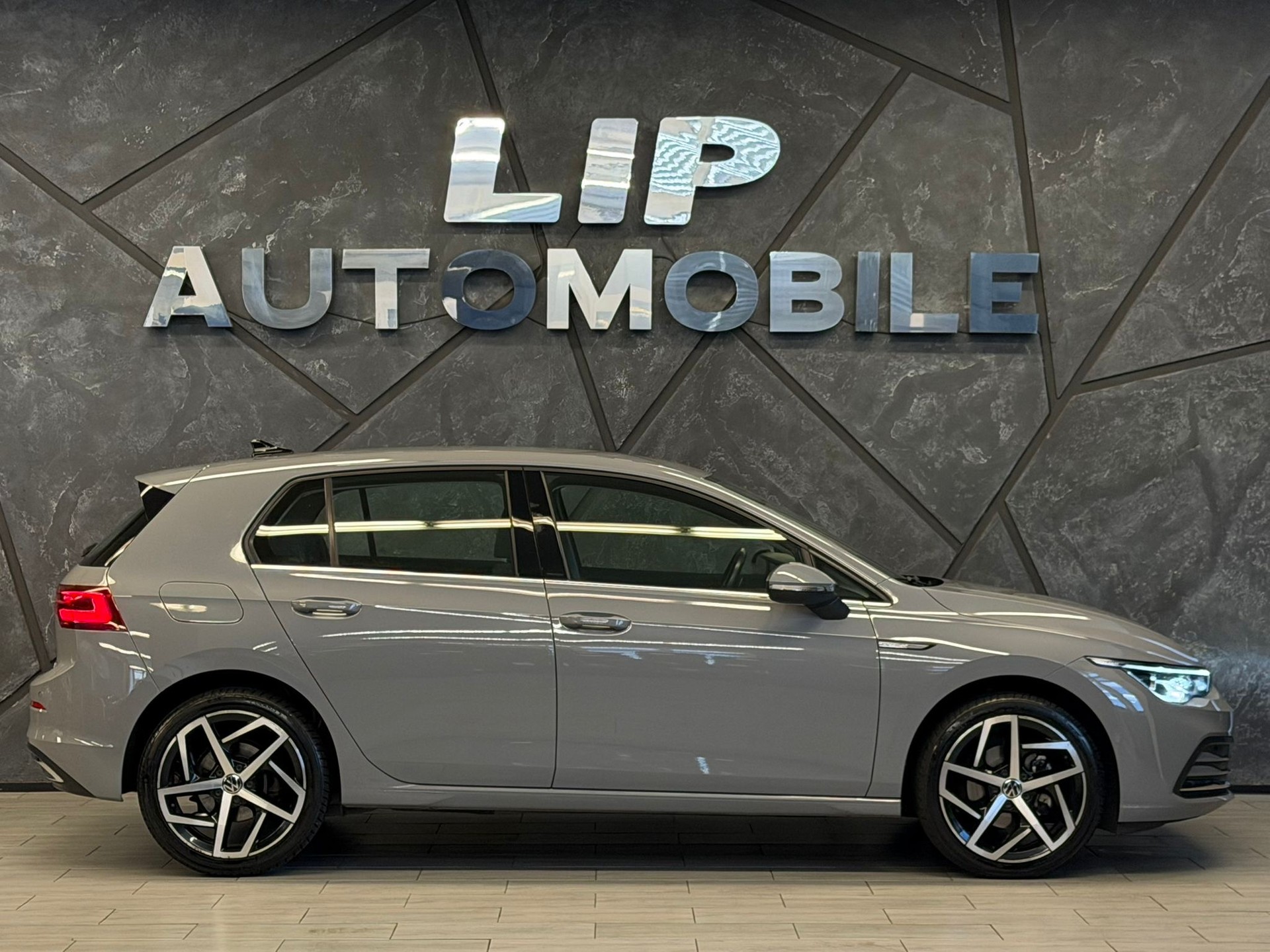 VW Golf 1.5 eTSI mHEV ACT First Edition DSG-showroom-element-3