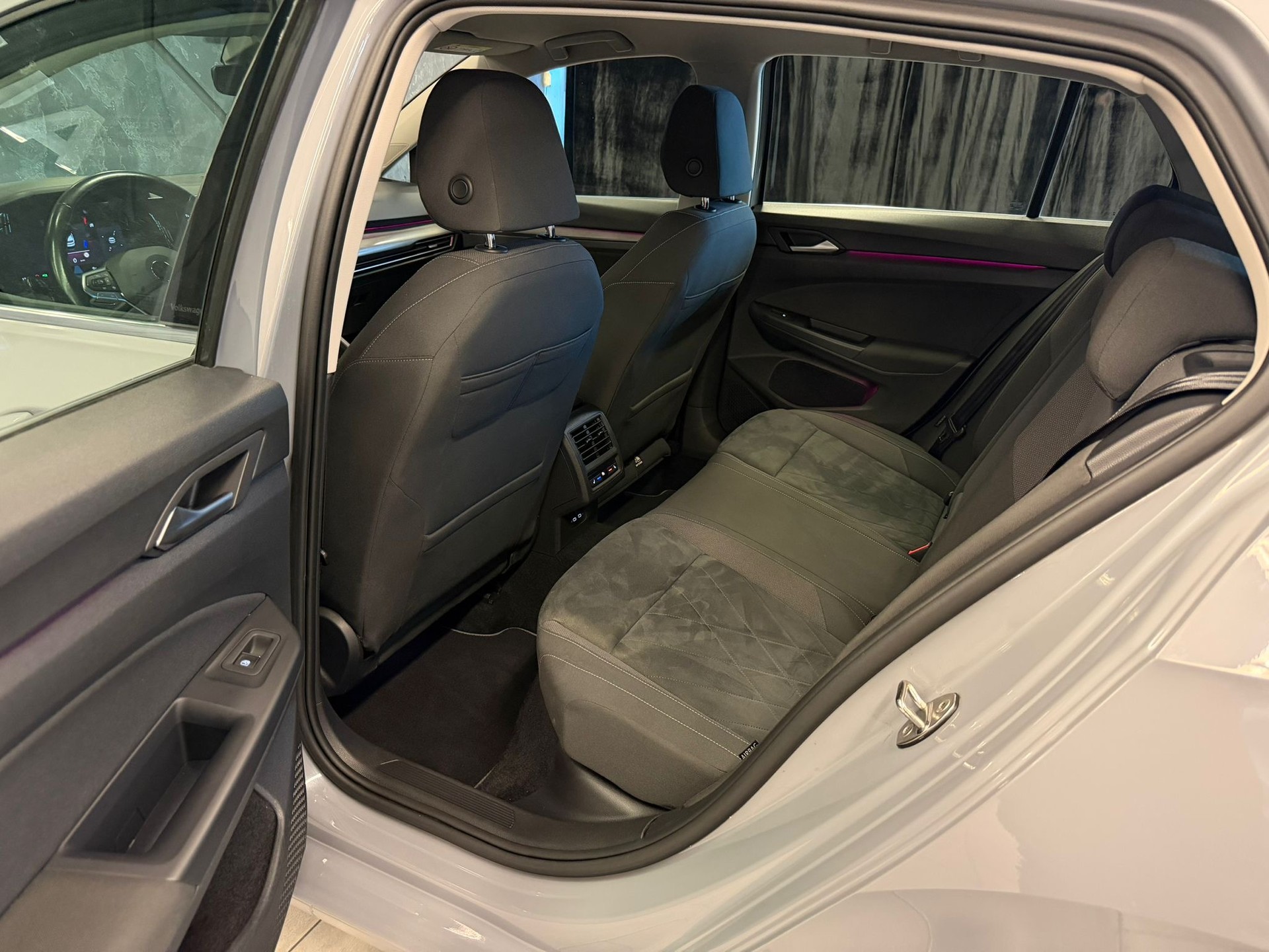 VW Golf 1.5 eTSI mHEV ACT First Edition DSG-image-13