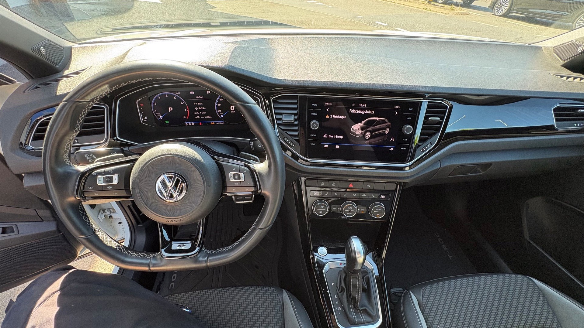 VW T-Roc 2.0 TSI R DSG 4Motion-image-6