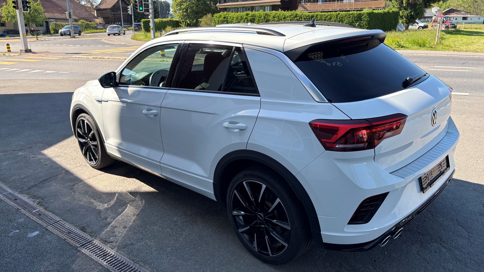 VW T-Roc 2.0 TSI R DSG 4Motion-image-4