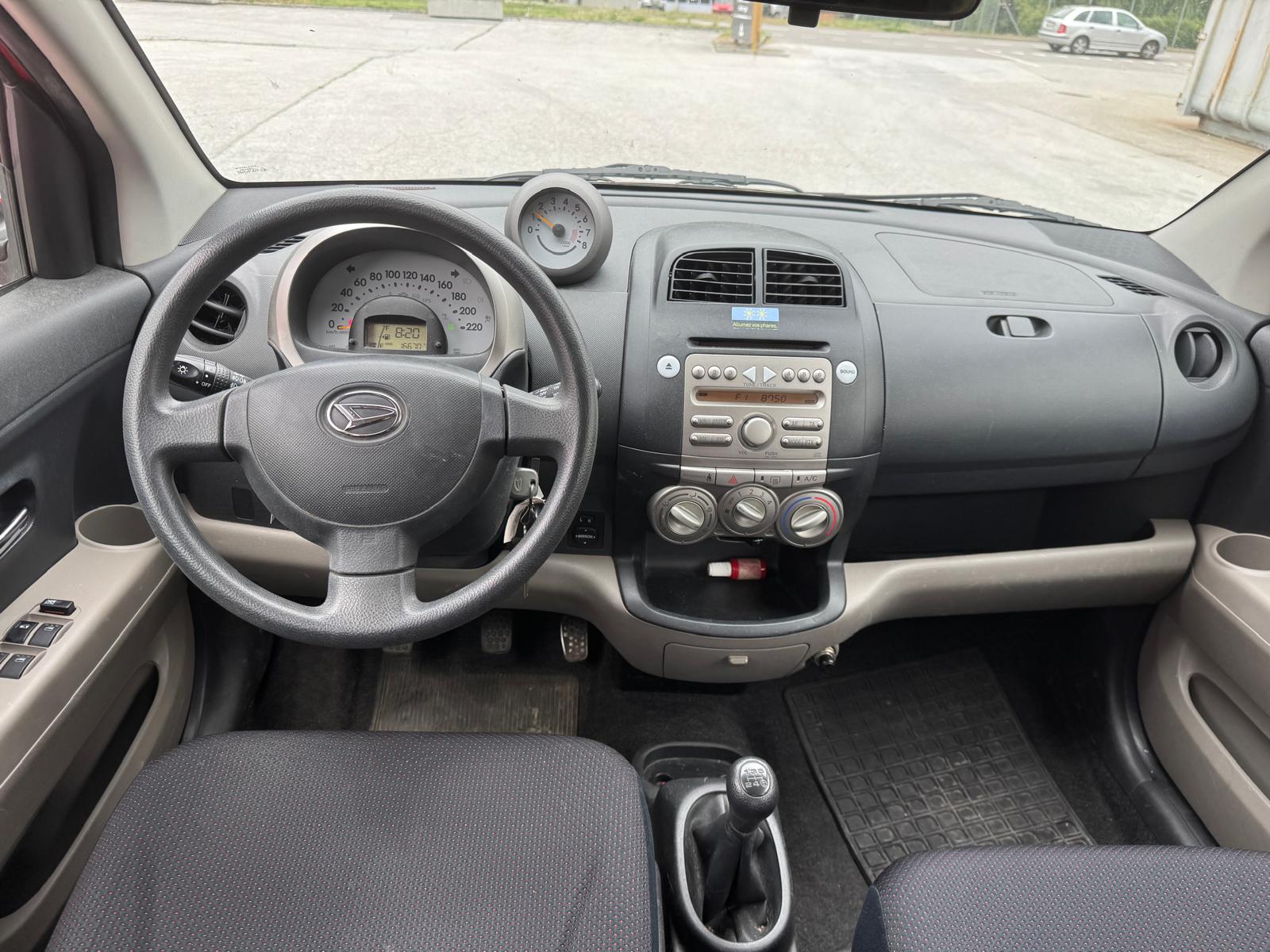 DAIHATSU Sirion 1.3 eco-4WD-image-9
