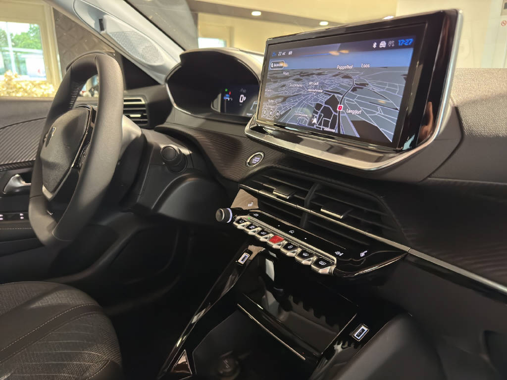 PEUGEOT 208 1.2 Hybrid Allure-image-10