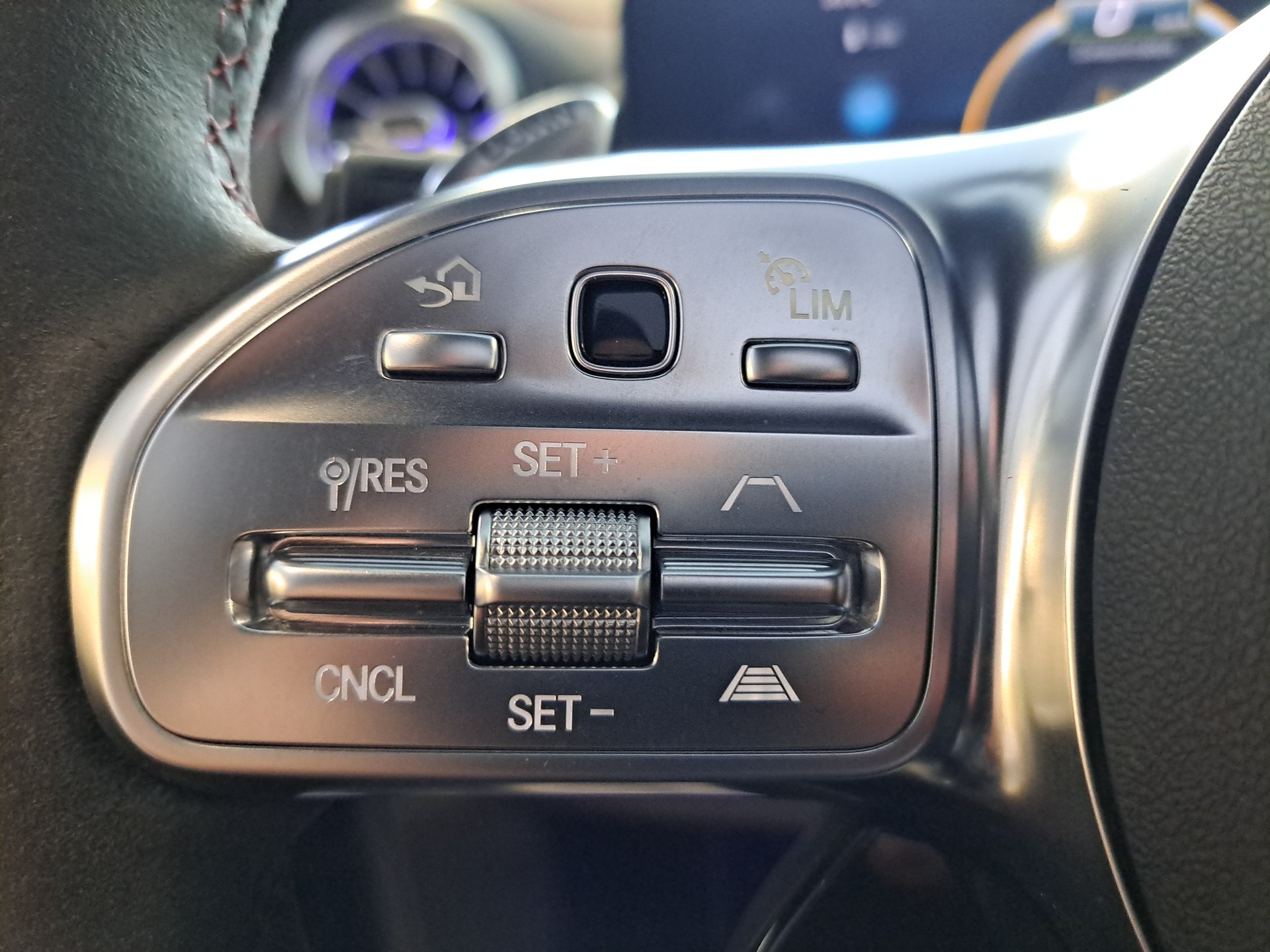 MERCEDES-BENZ GLA 45 S AMG 4Matic+ 8G-Speedshift DCT-image-8