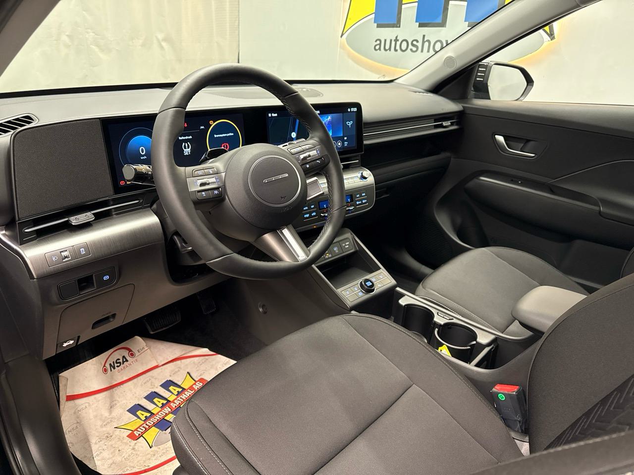 HYUNDAI Kona EV 65.4 kWh Black Line-showroom-element-2