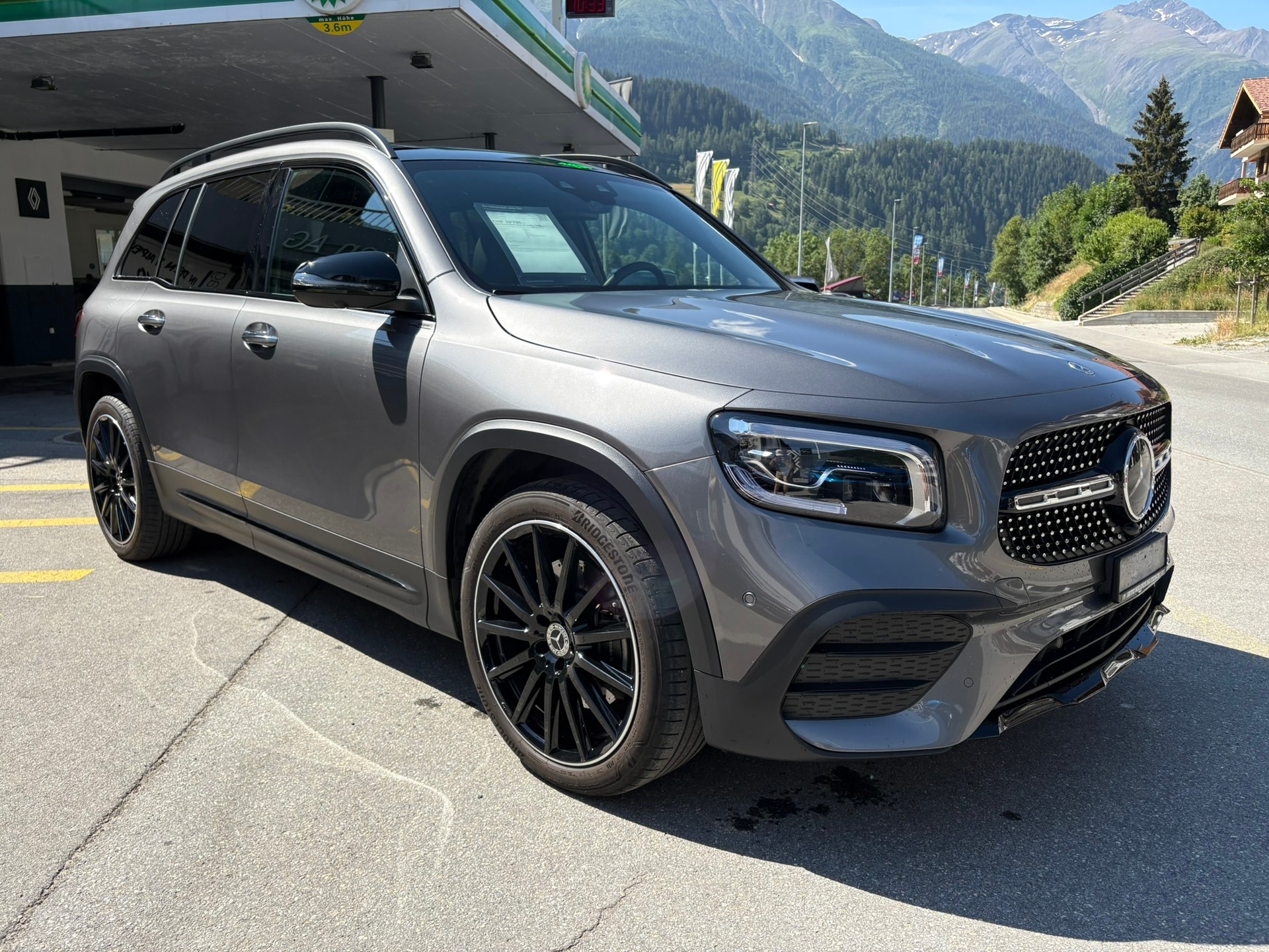 MERCEDES-BENZ GLB 250 4Matic 8G-Tronic-showroom-element-2