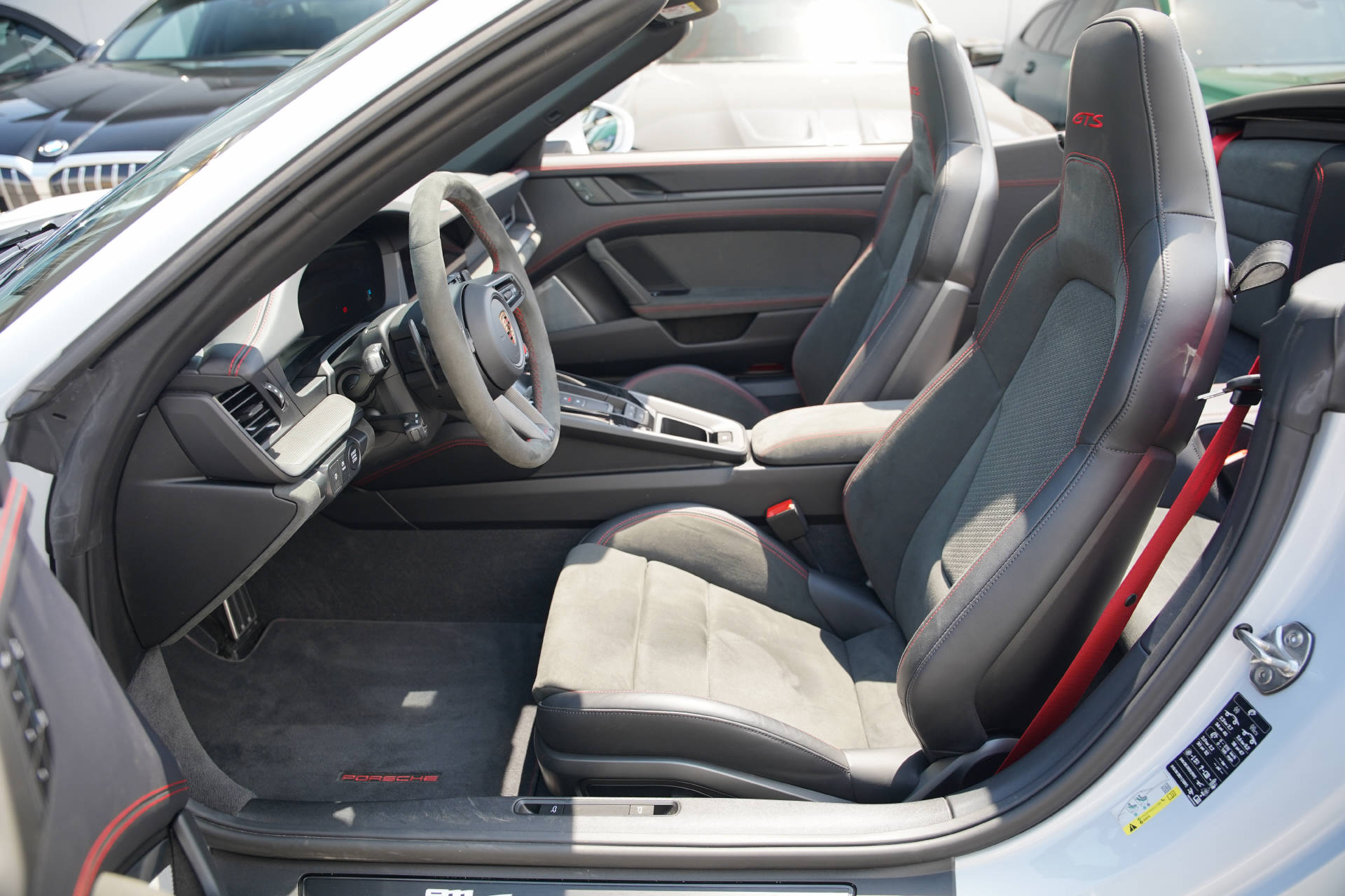 PORSCHE 911 Carrera 4 GTS Cabriolet Eisgrau-image-7